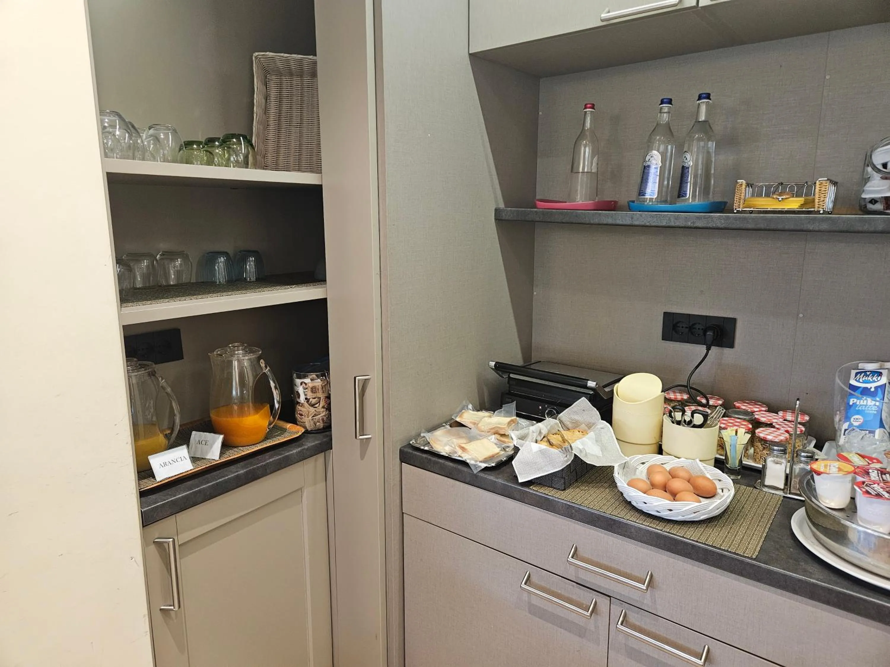 Breakfast in Hotel Le Ville