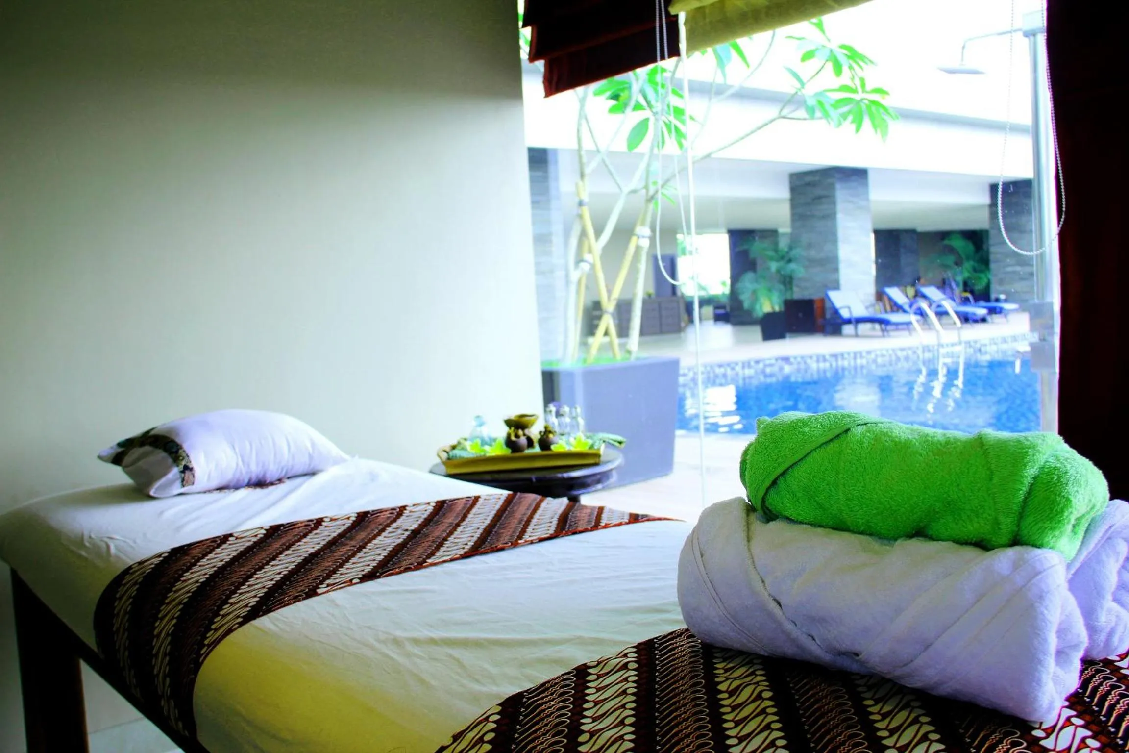 Spa and wellness centre/facilities, Bed in The Alana Hotel & Convention Center Solo by ASTON