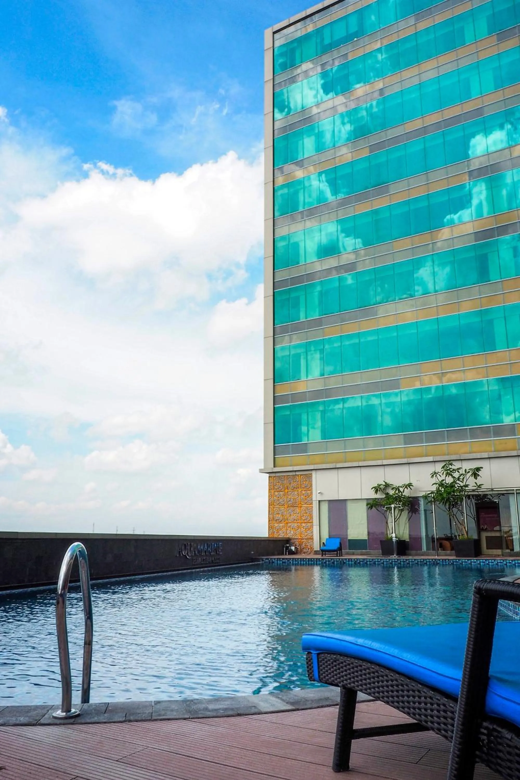 Swimming pool in The Alana Hotel & Convention Center Solo by ASTON
