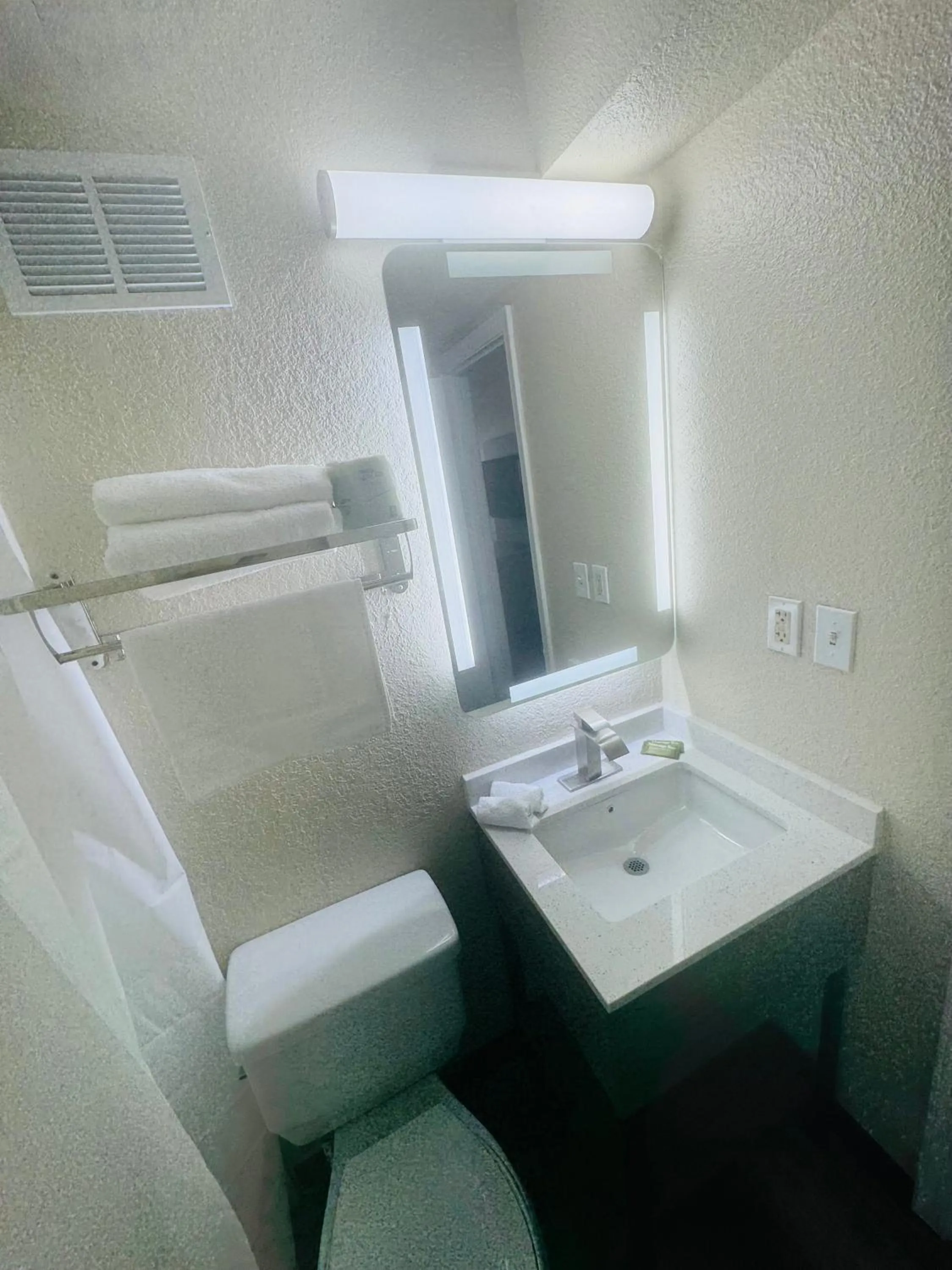 Bathroom in Studios & Suites 4 Less Virginia Beach
