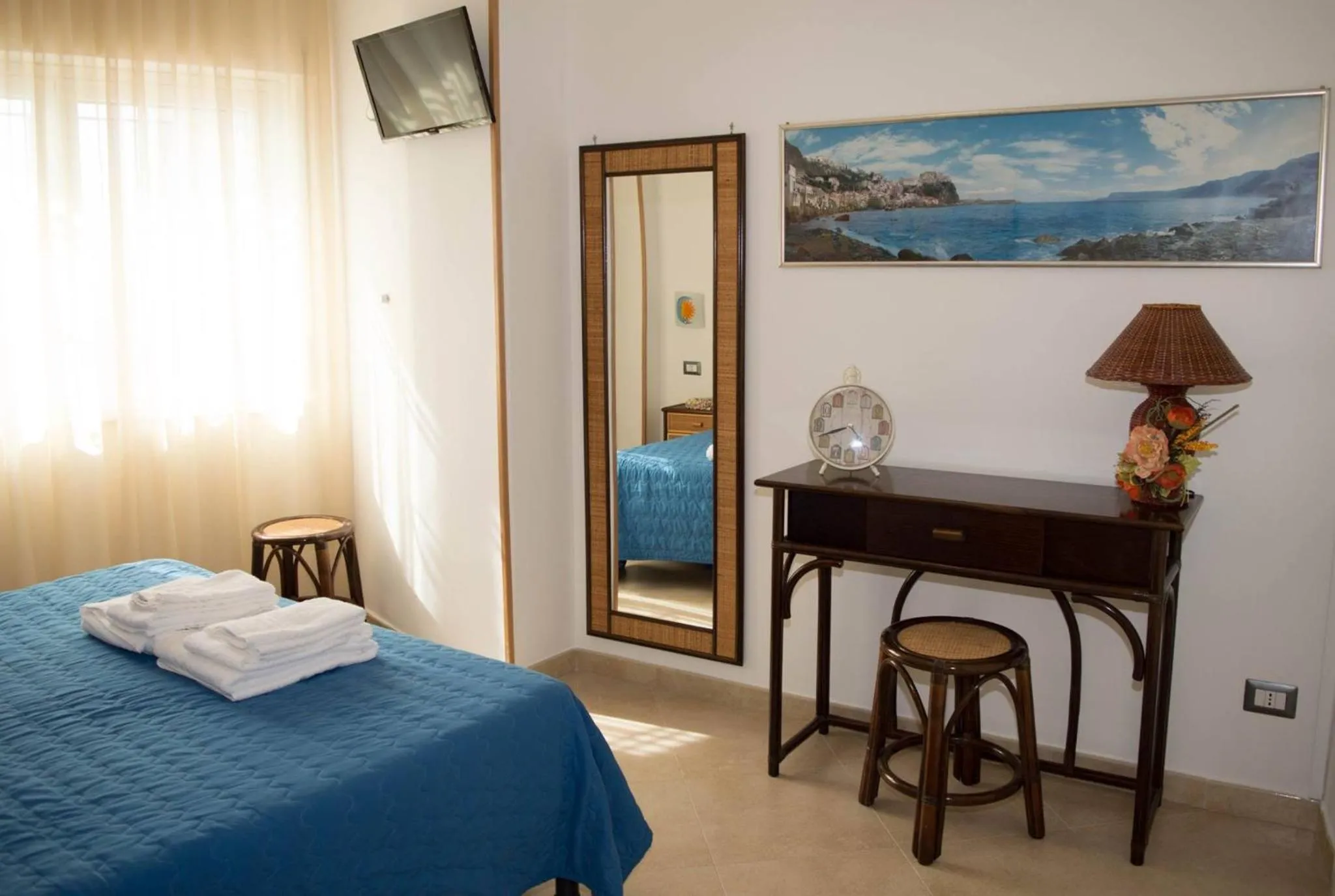 TV and multimedia, Bed in B&B Sunshine