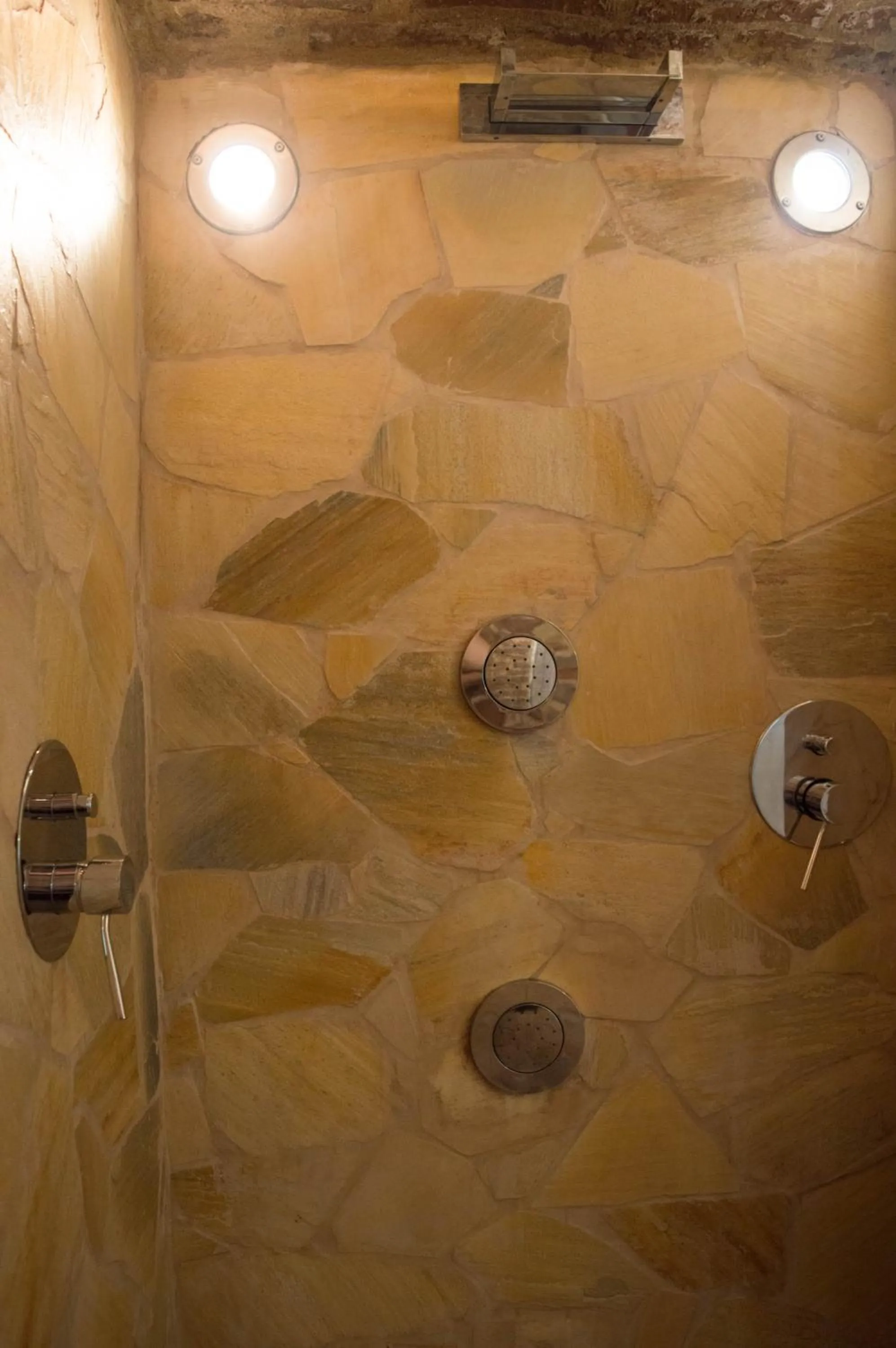 Shower in B&B Sunshine