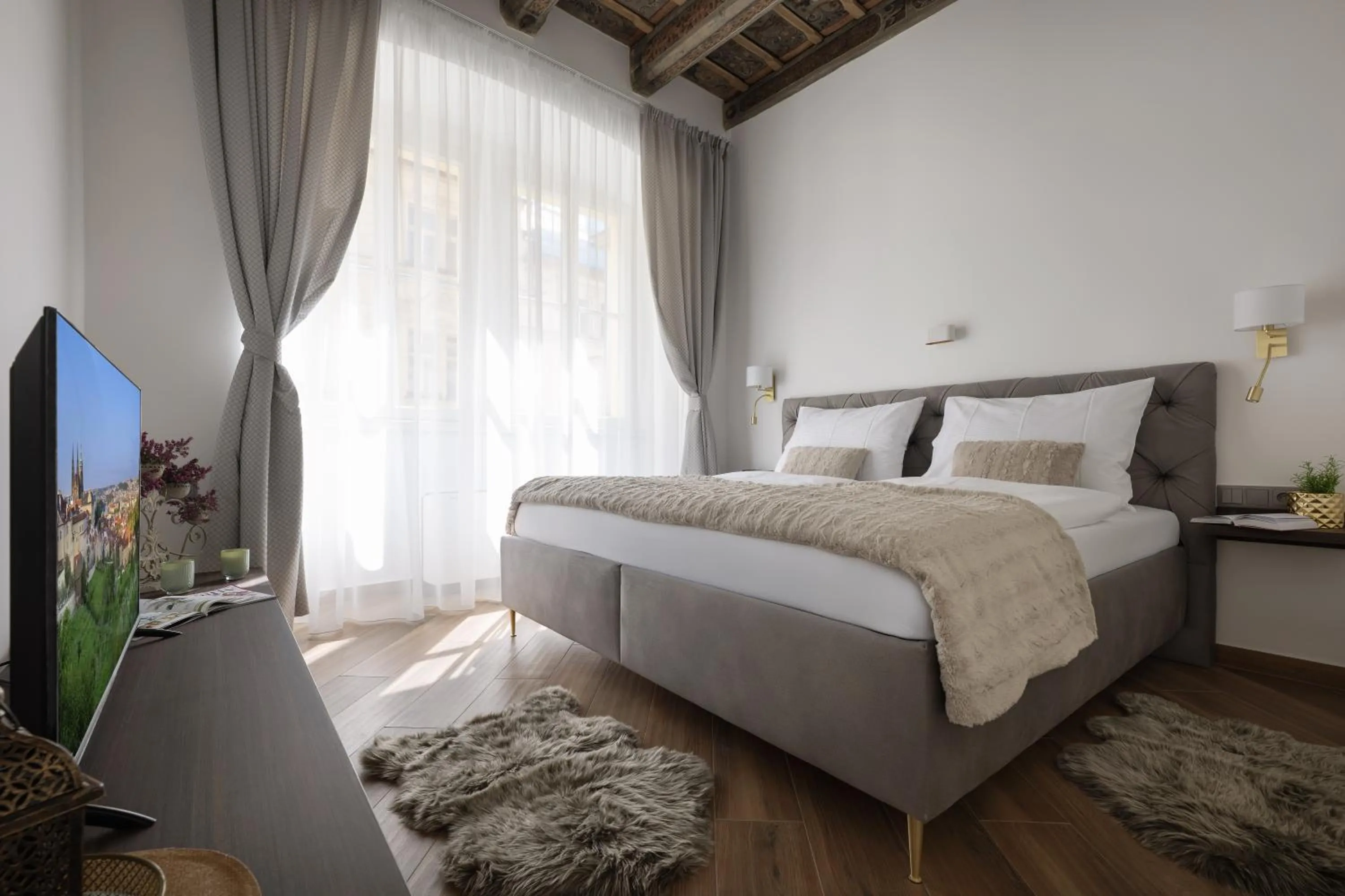 Two-Bedroom Apartment in Kaiserstein Palace Apartments