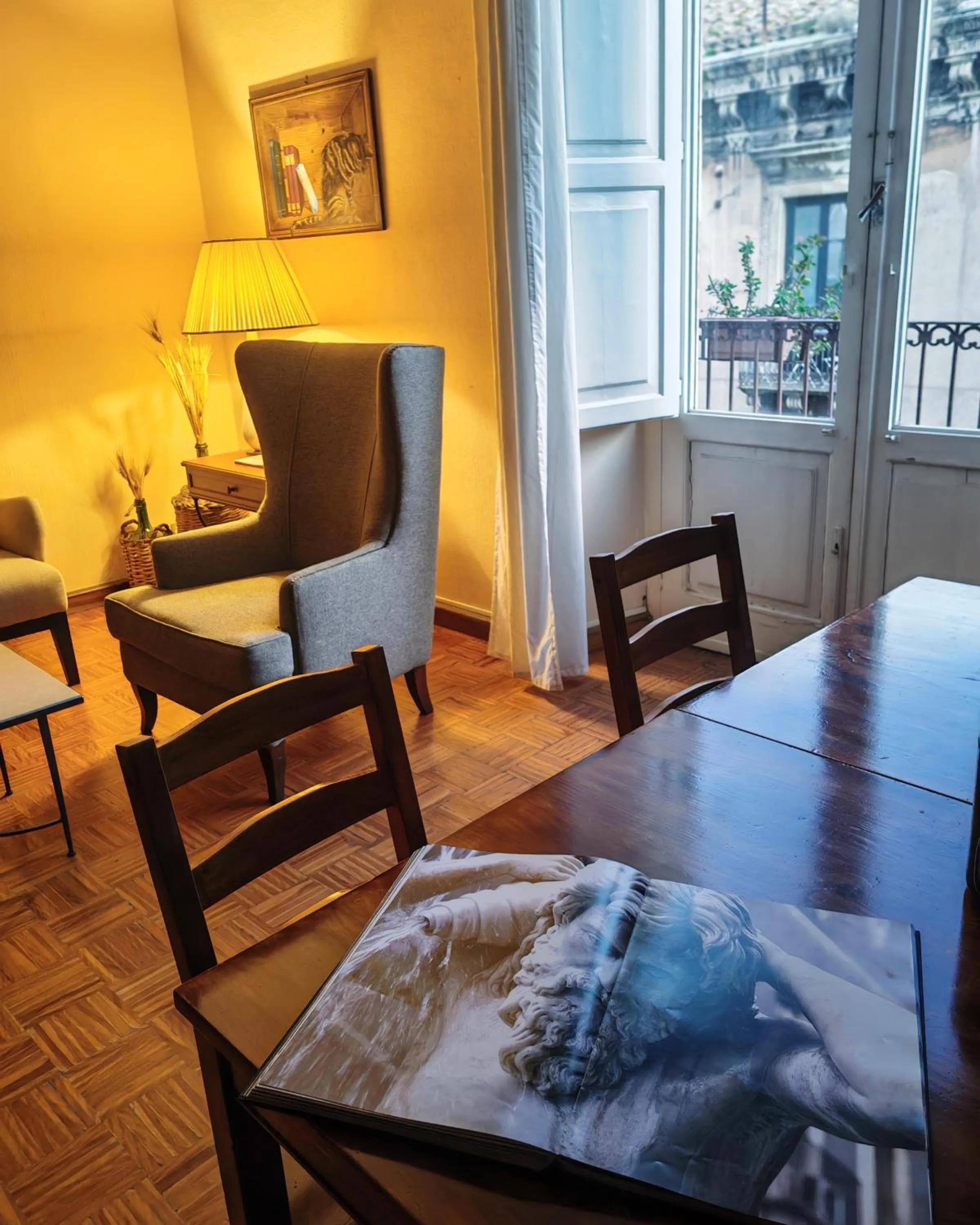 Decorative detail in Liodoro Catania B&B