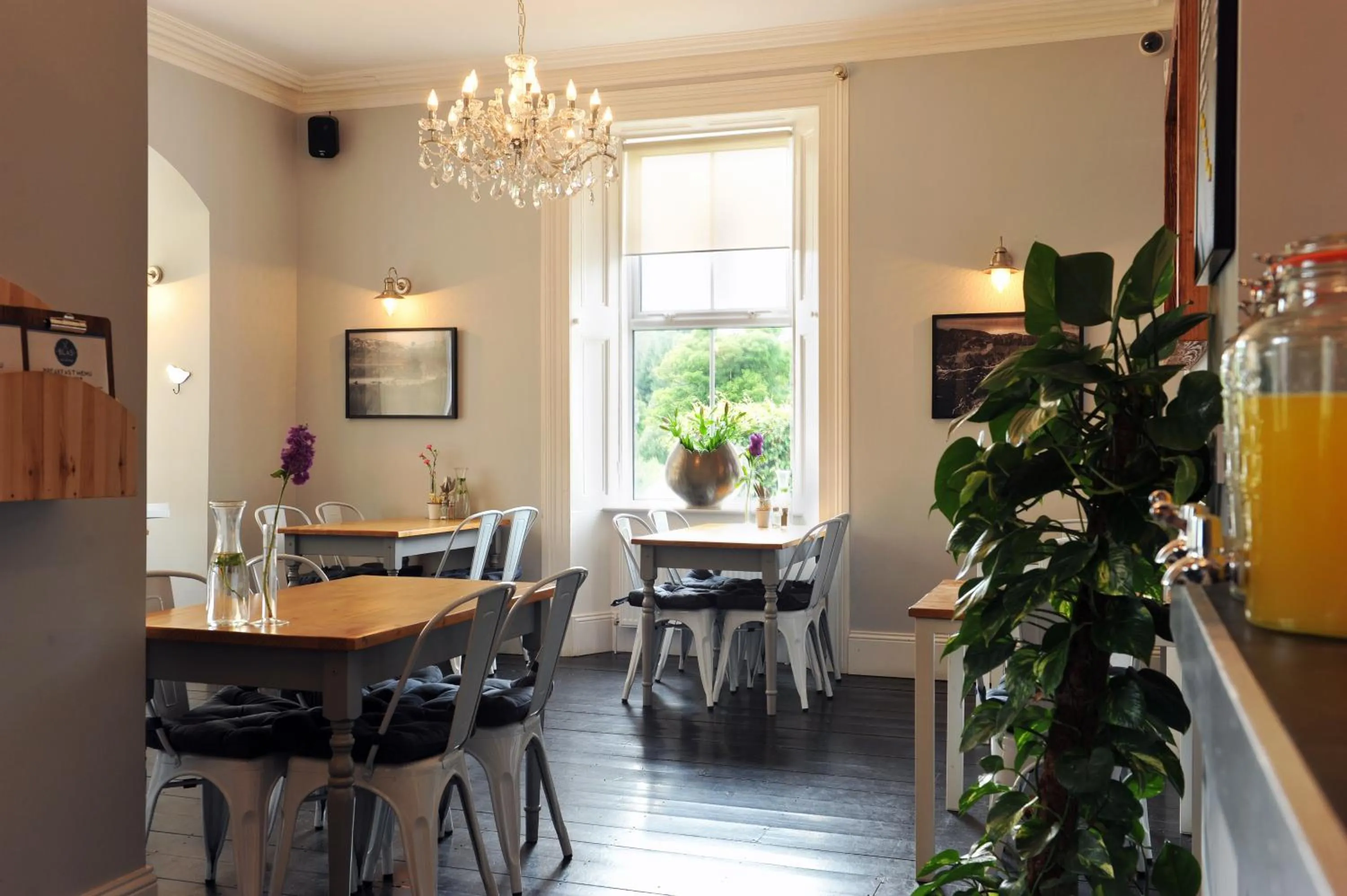 Restaurant/places to eat in The Gateway Lodge