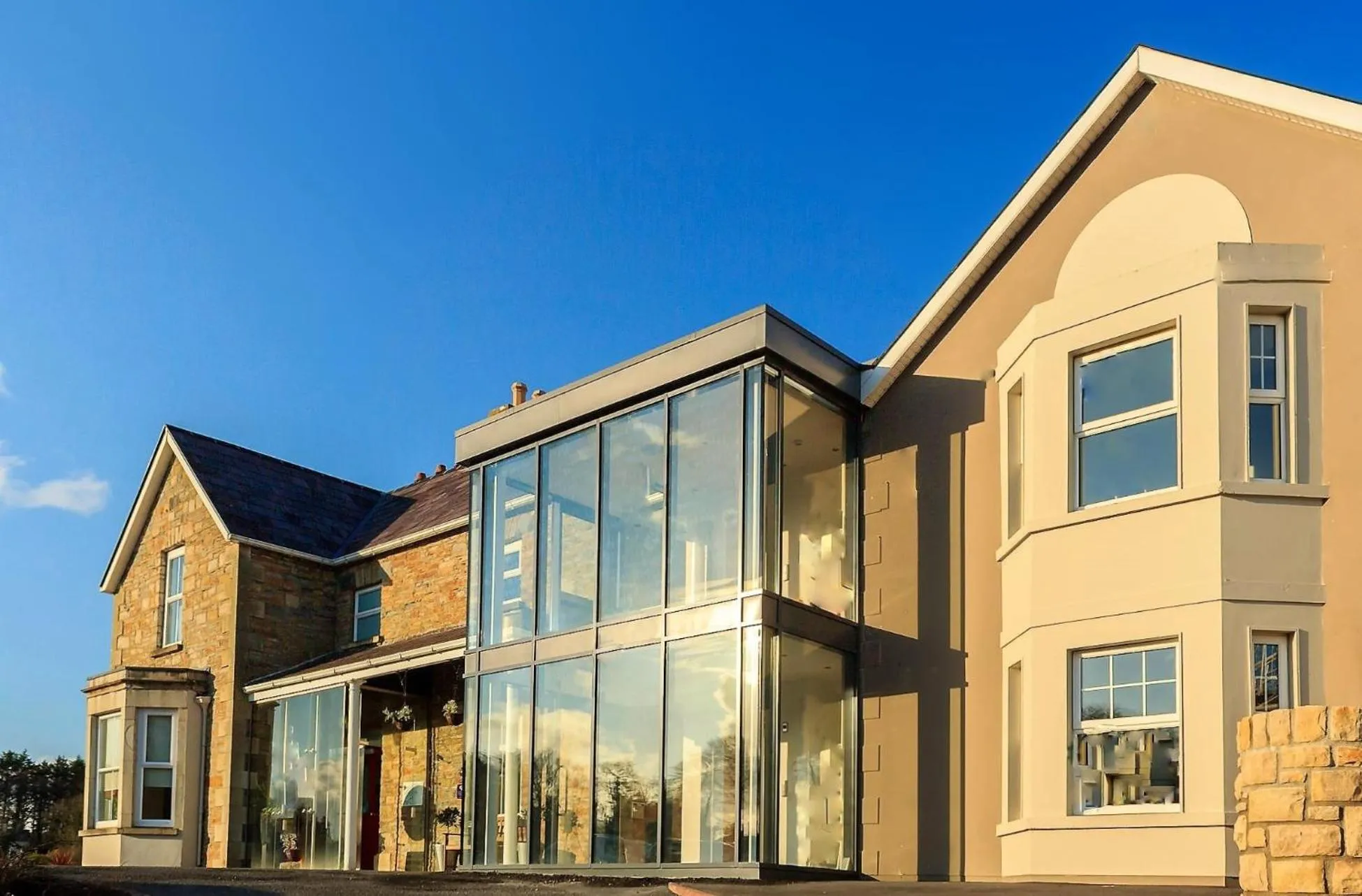 Facade/entrance in The Gateway Lodge