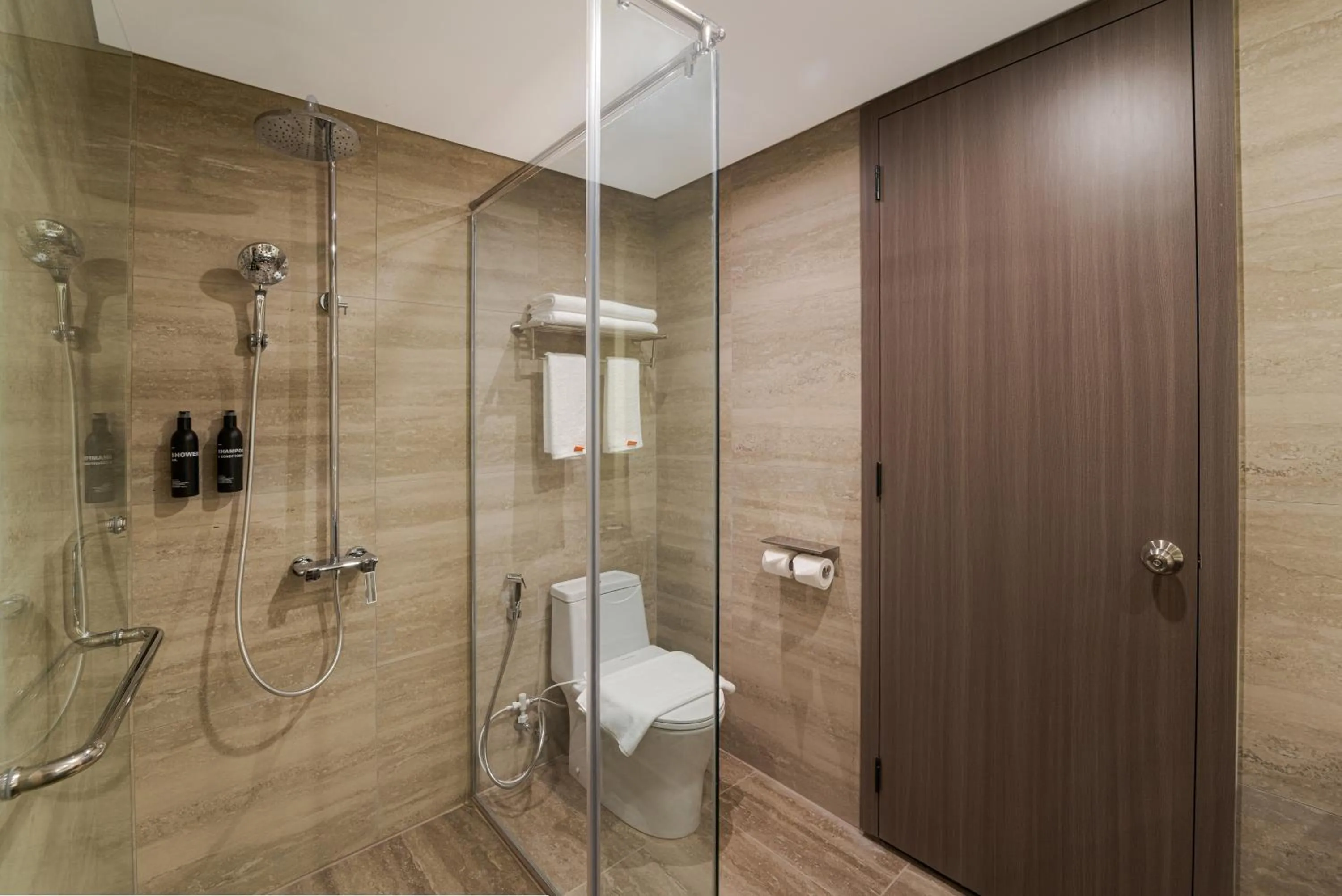 Bathroom in HARRIS Hotel & Suites Nagoya Batam