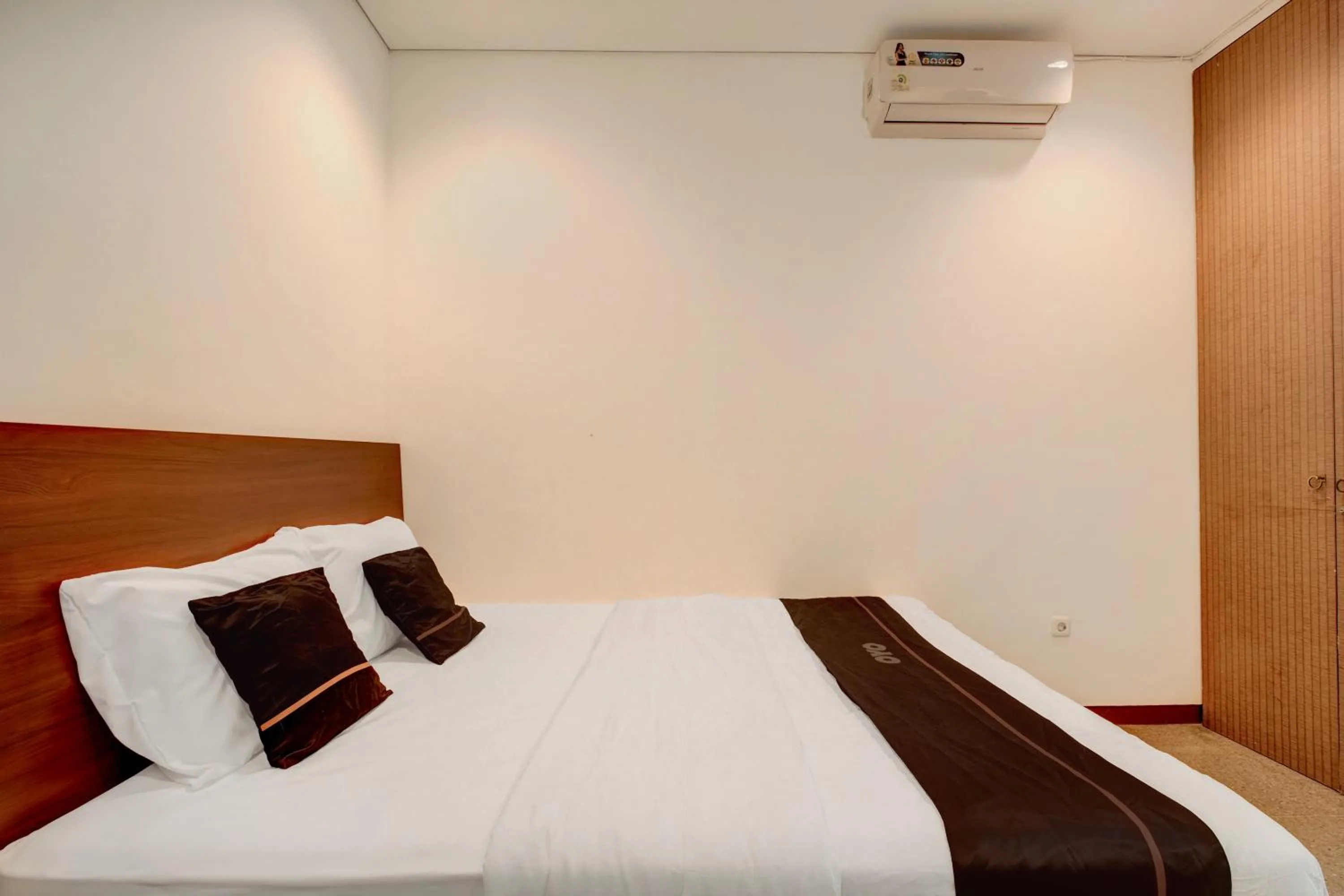 Bedroom, Bed in Collection O near MRT Cipete Raya formerly Terogong Sembilan