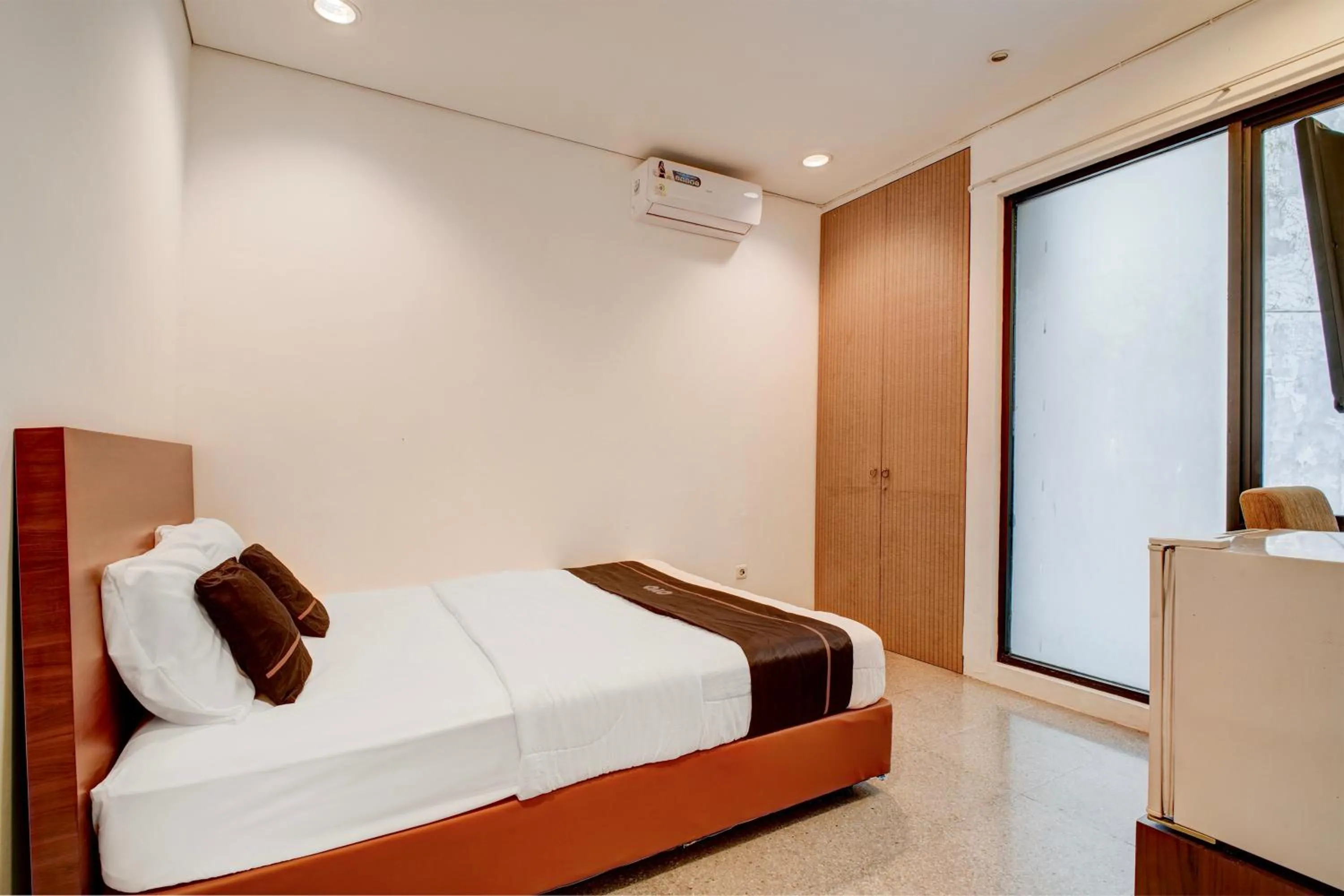 Bedroom, Bed in Collection O near MRT Cipete Raya formerly Terogong Sembilan