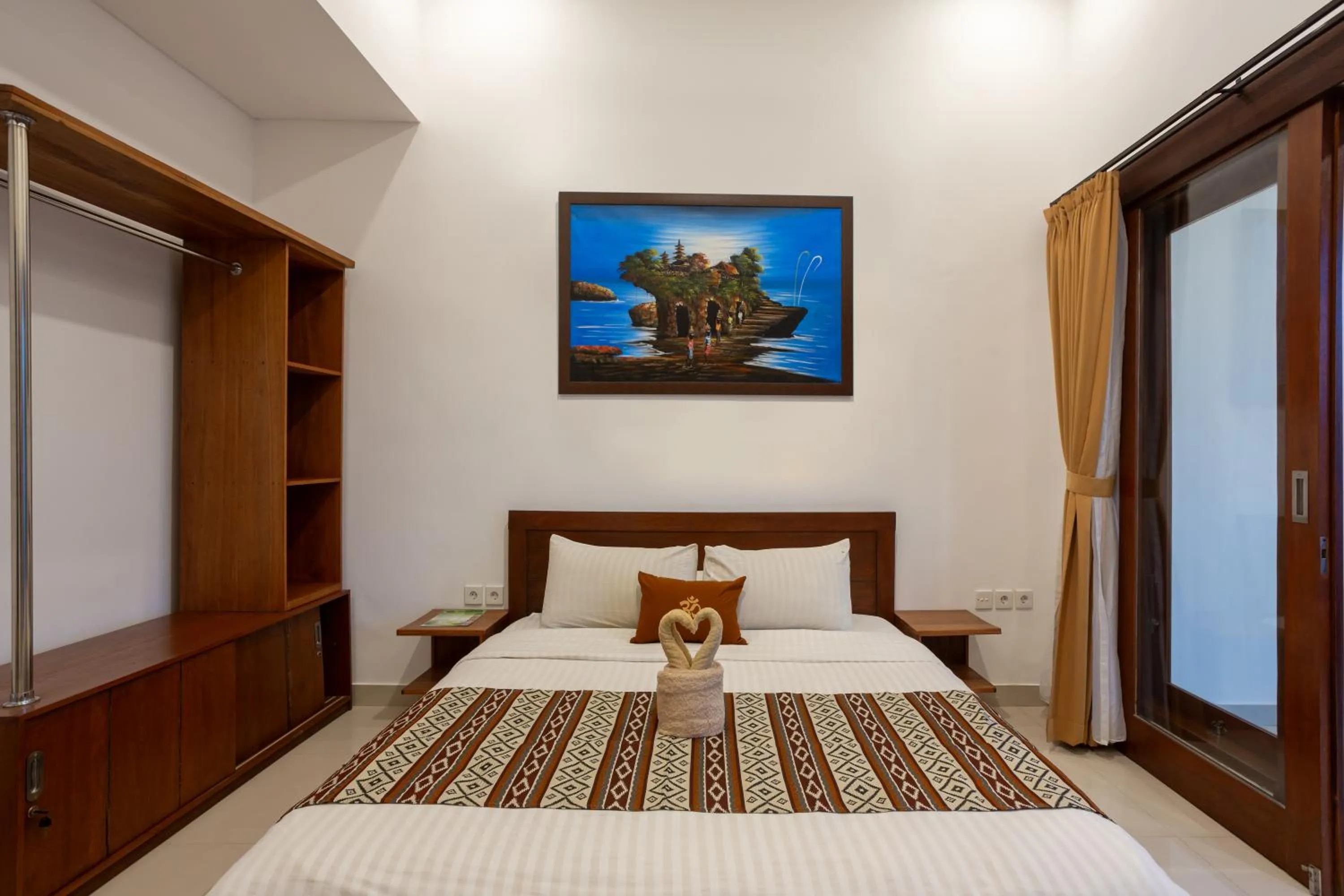 Guests, Bed in Om Villas Kedungu