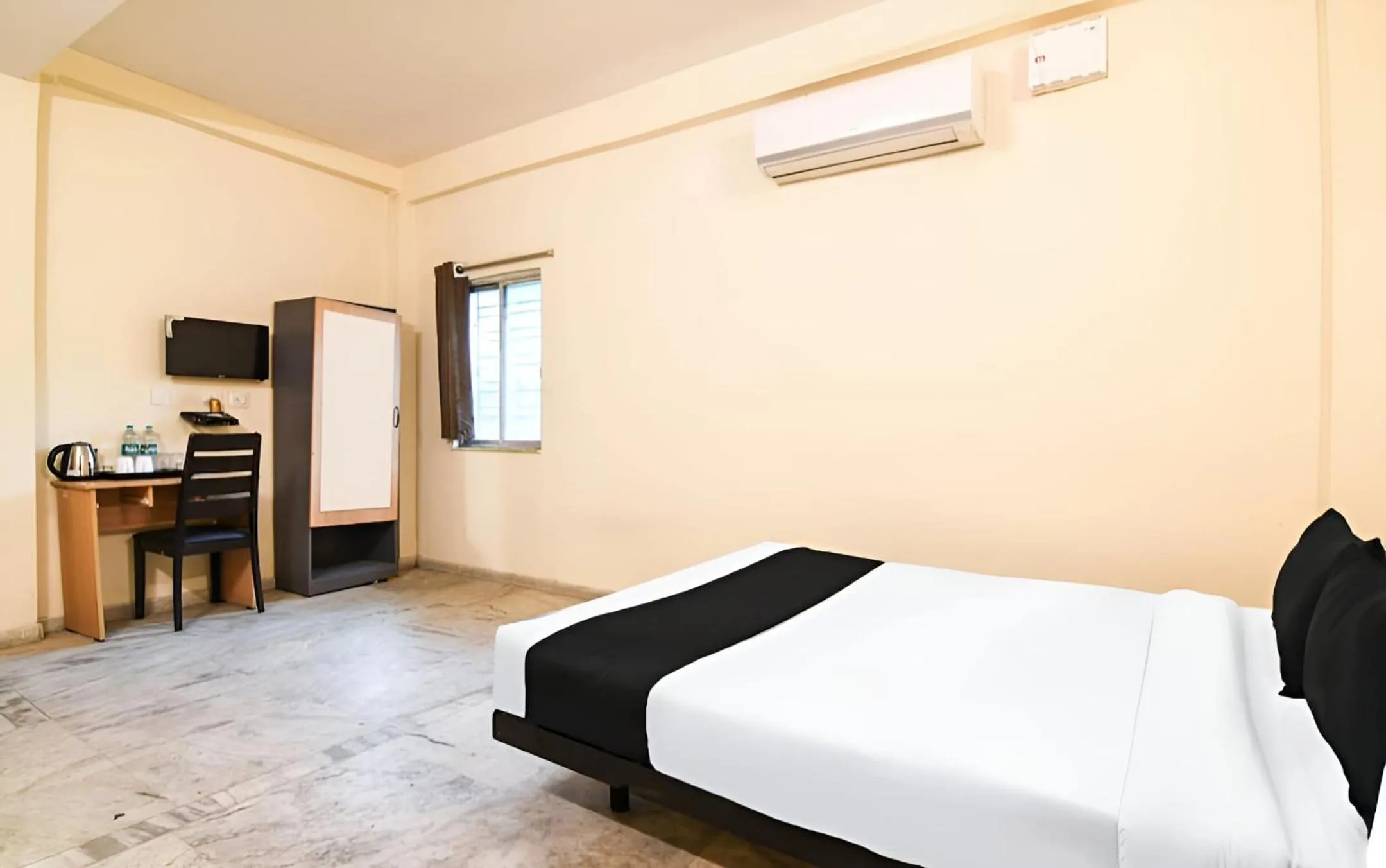 Bedroom, Bed in Super Hotel O Profulla Devi Guest House