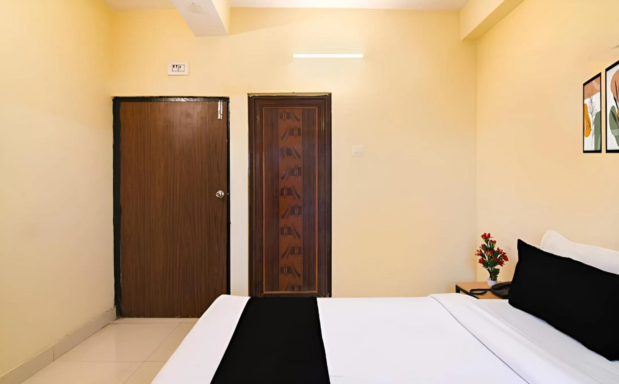 Bedroom, Bed in Super Hotel O Profulla Devi Guest House