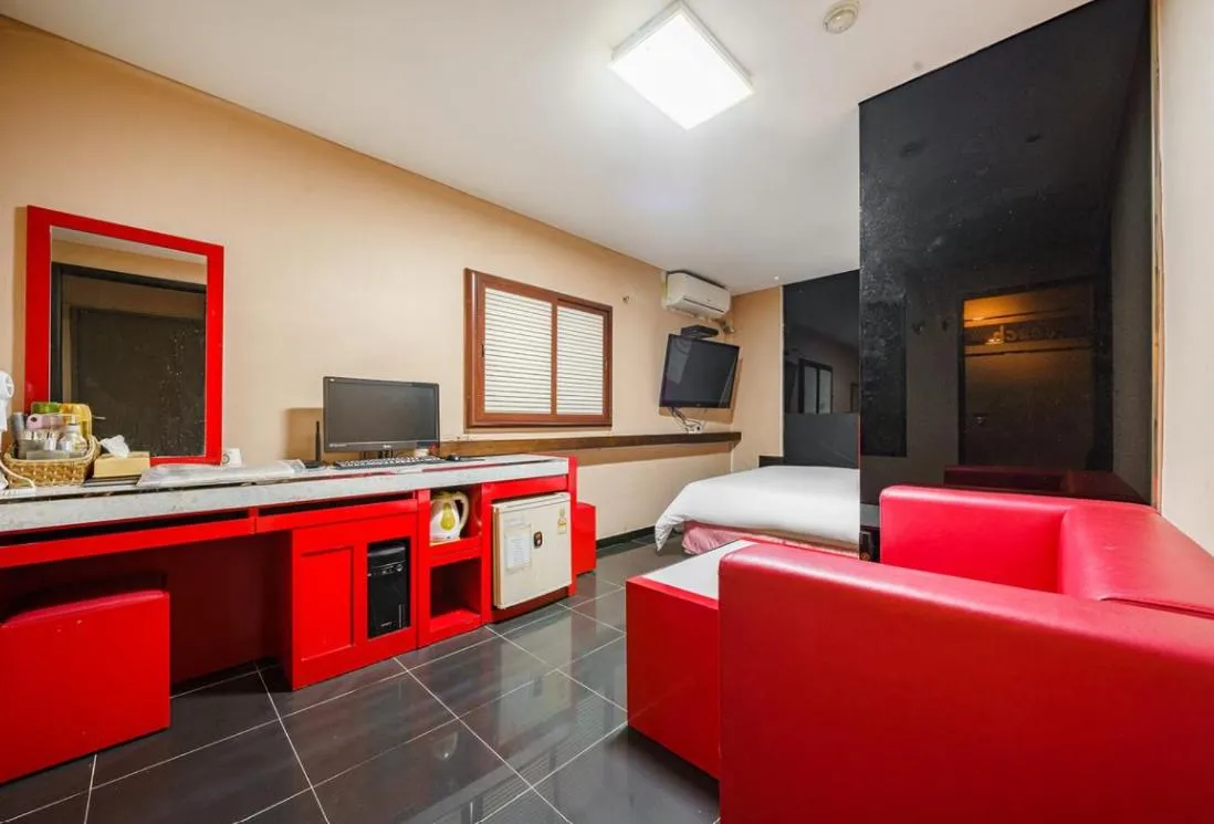 TV and multimedia in Hongdae Sinchon Touch Motel