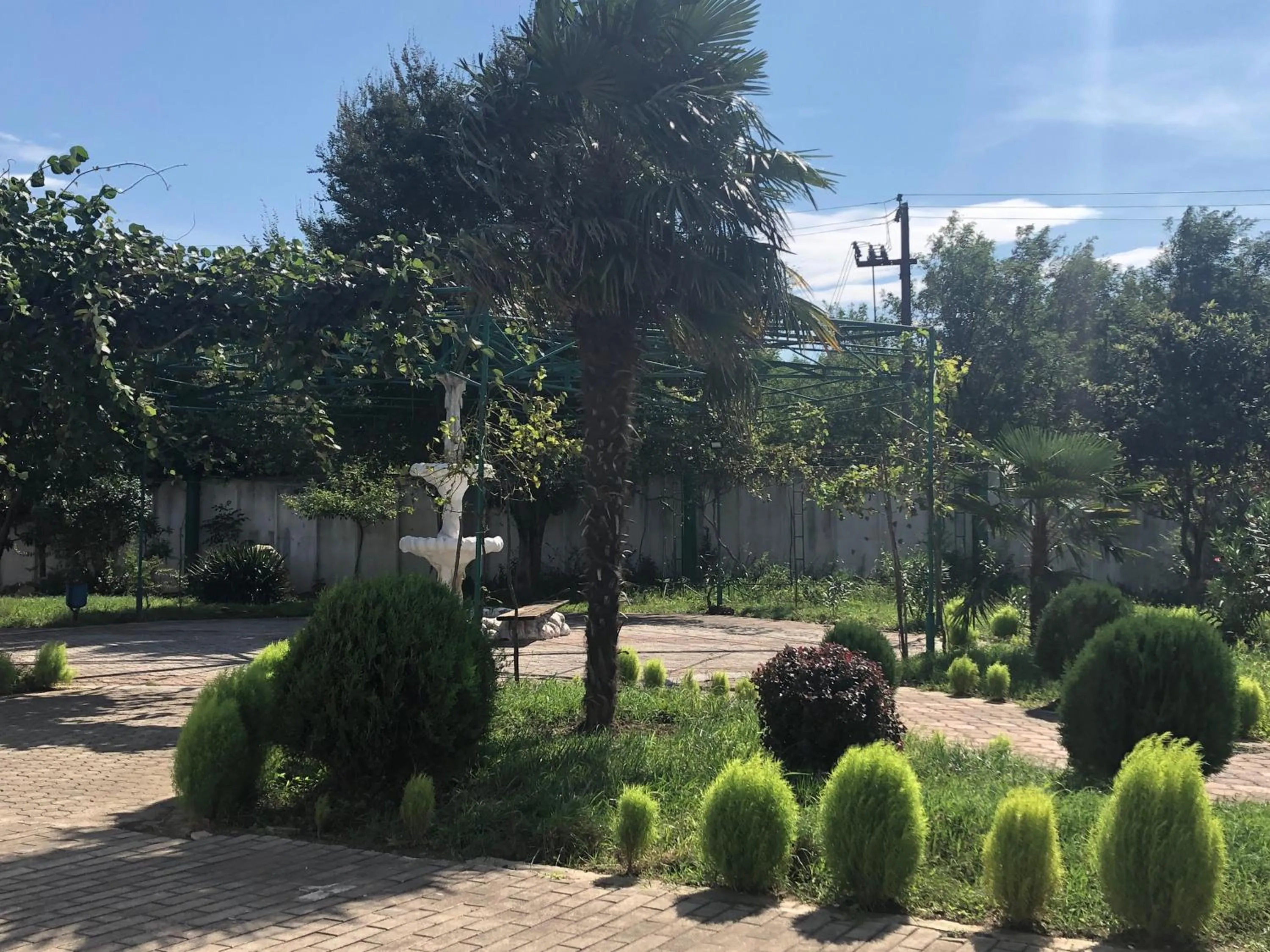 Garden in Europa Hotel-Kutaisi