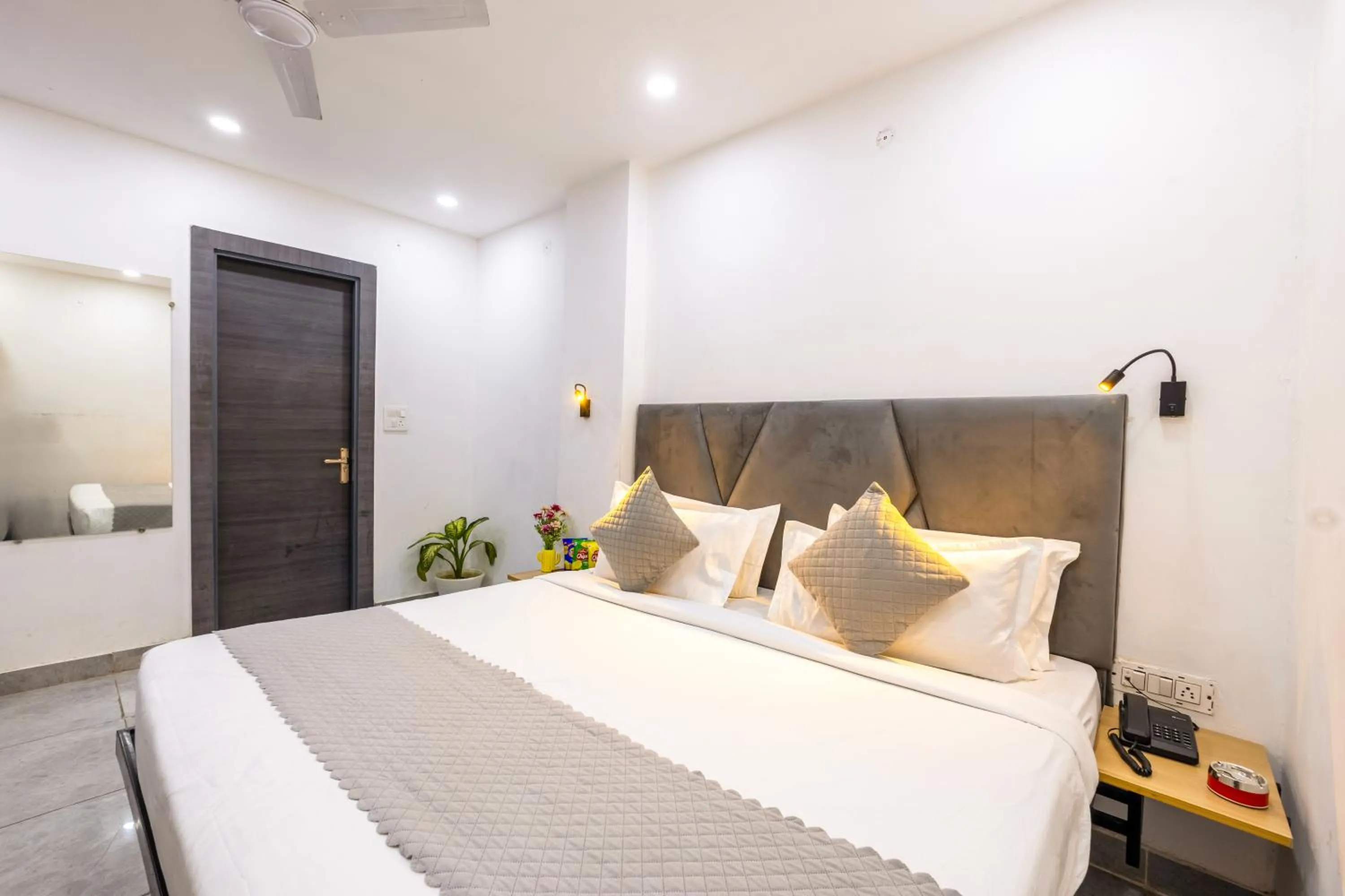 Bed in Hotel Admire Inn Sec - 104 By ASPL