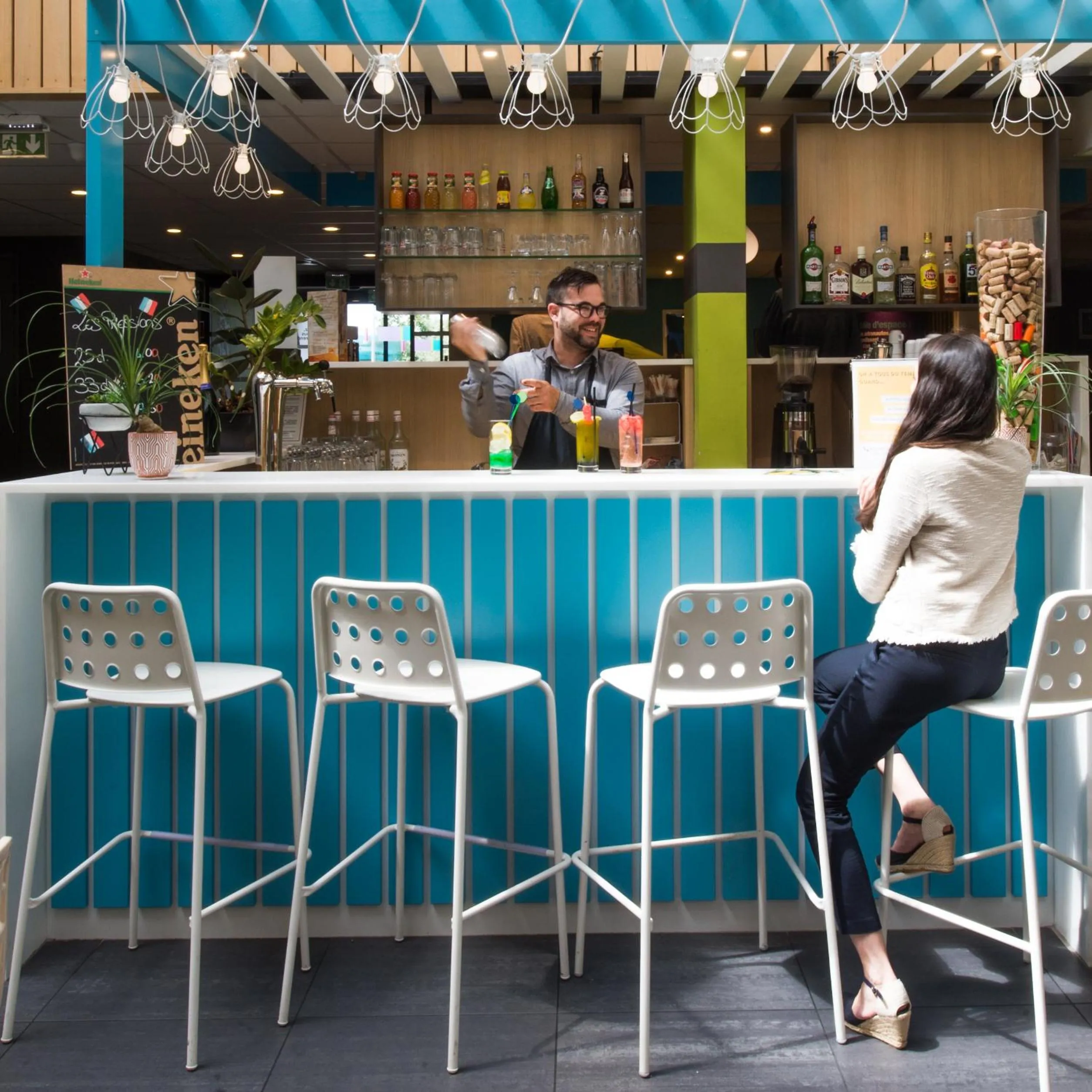 Lounge or bar in Ibis Styles Toulouse Labège