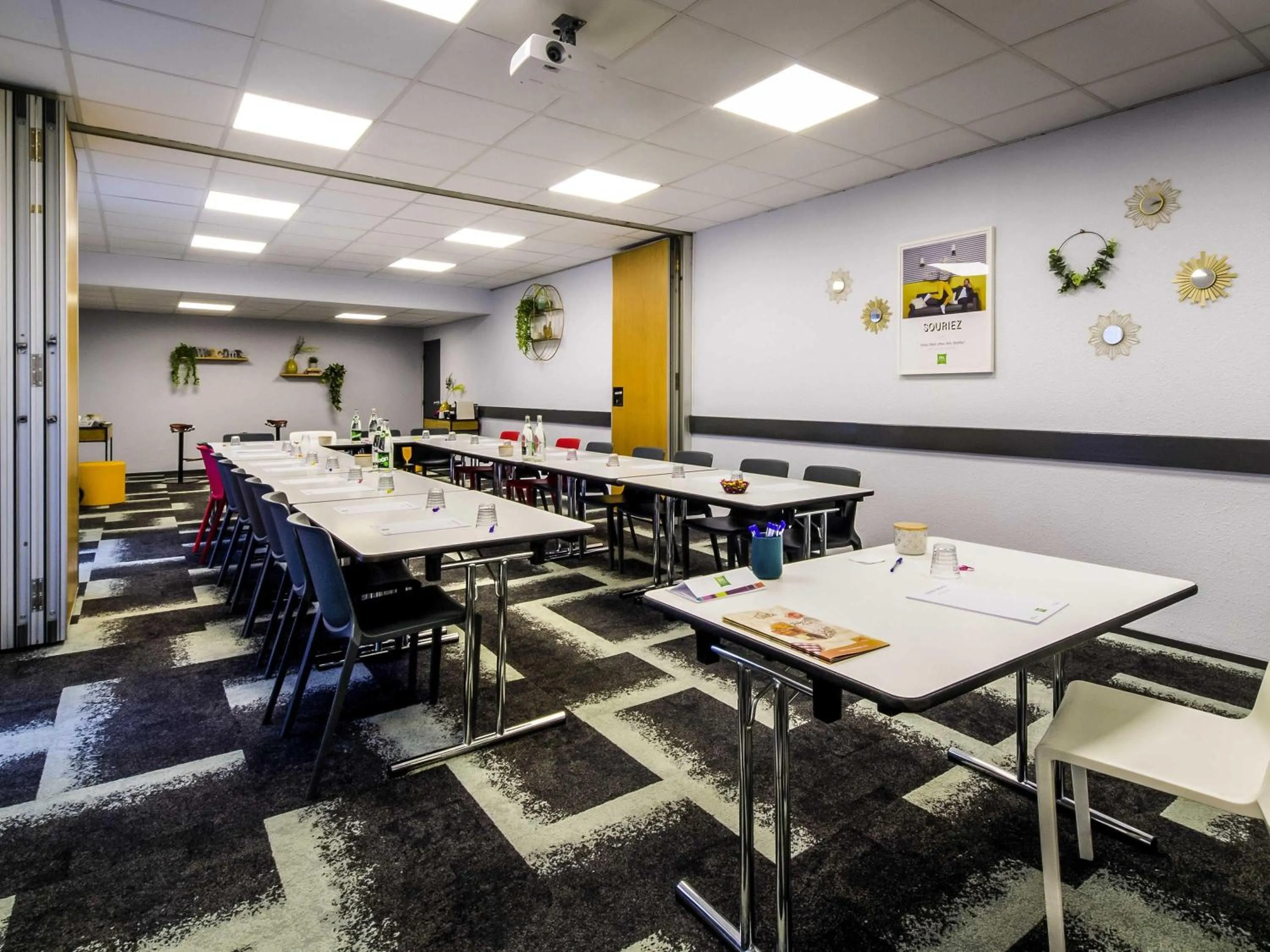 Meeting/conference room in Ibis Styles Toulouse Labège