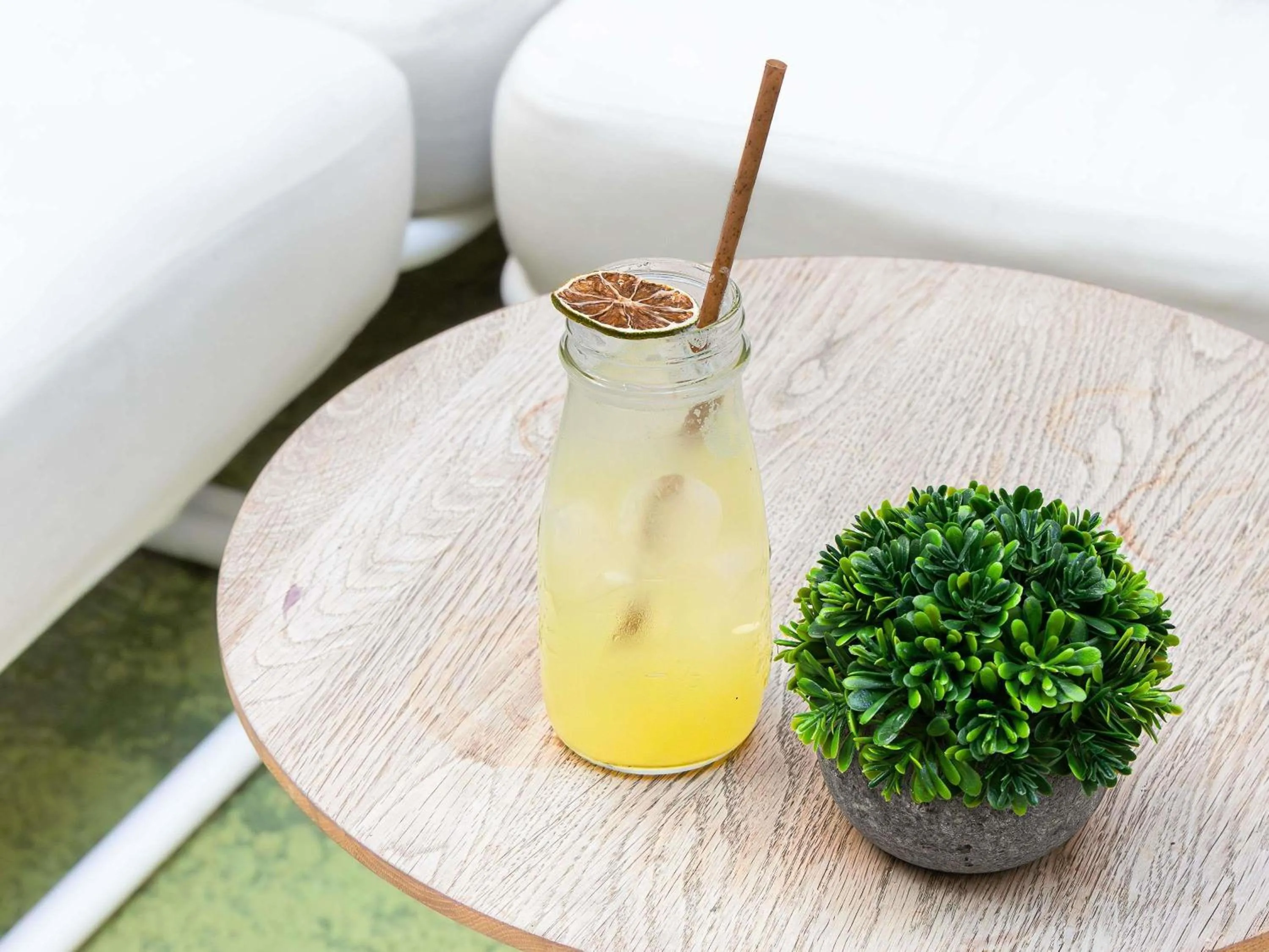 Lounge or bar in Ibis Styles Toulouse Labège