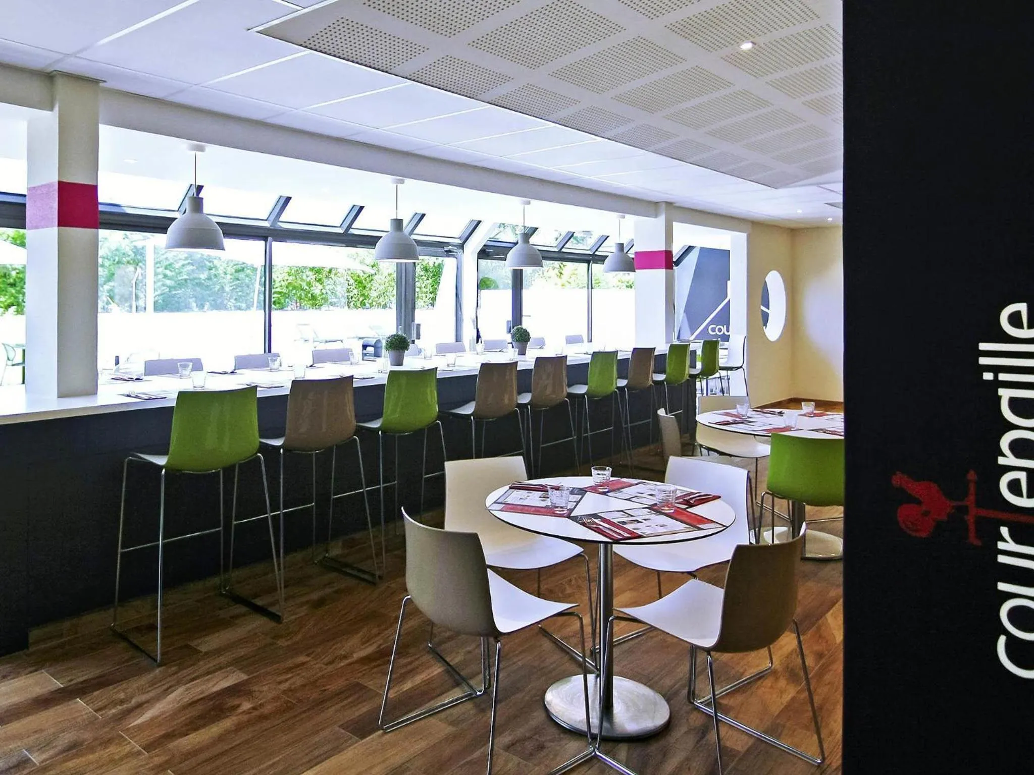 Restaurant/places to eat in Ibis Styles Toulouse Labège