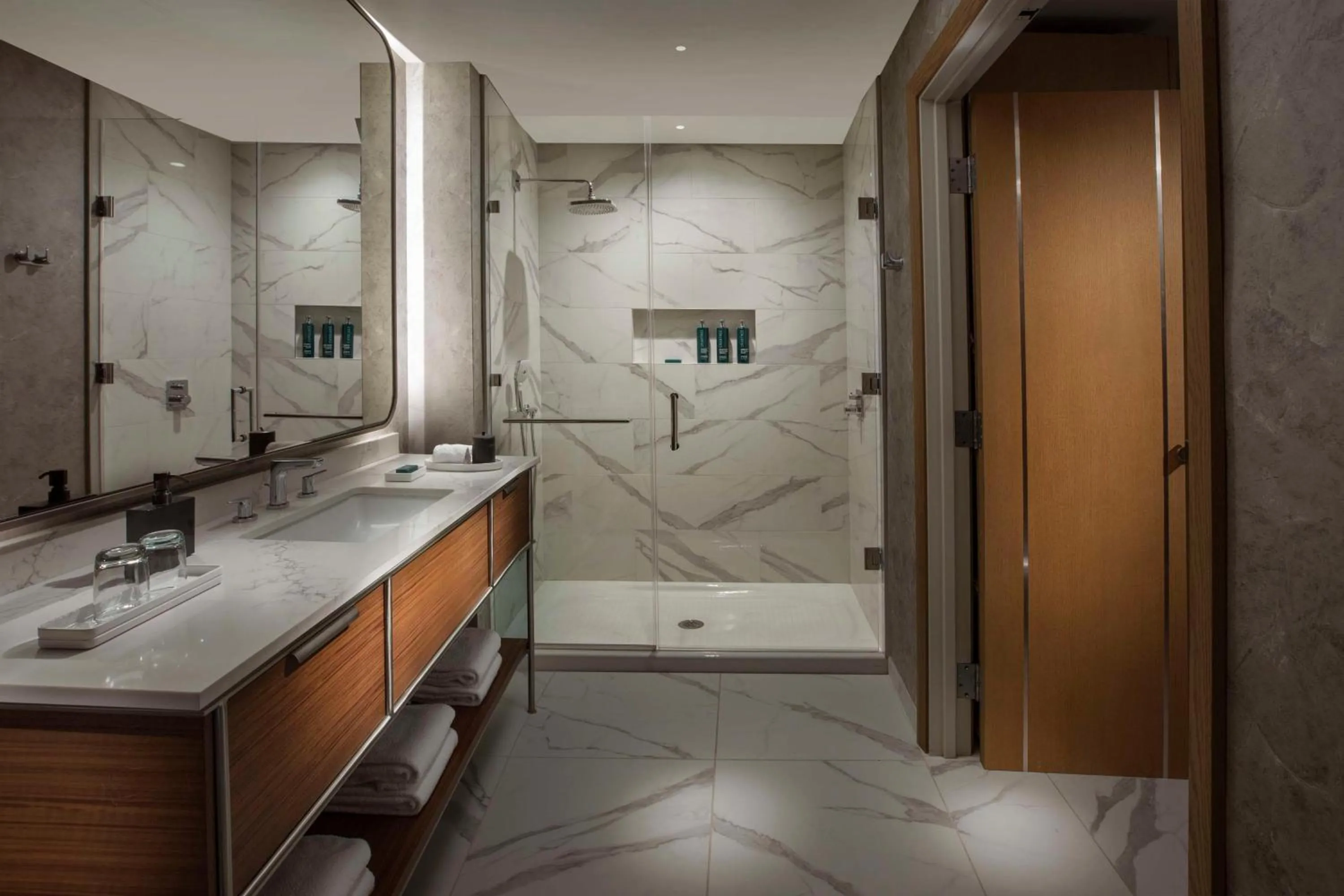 Shower in Hilton Arcadia Los Angeles