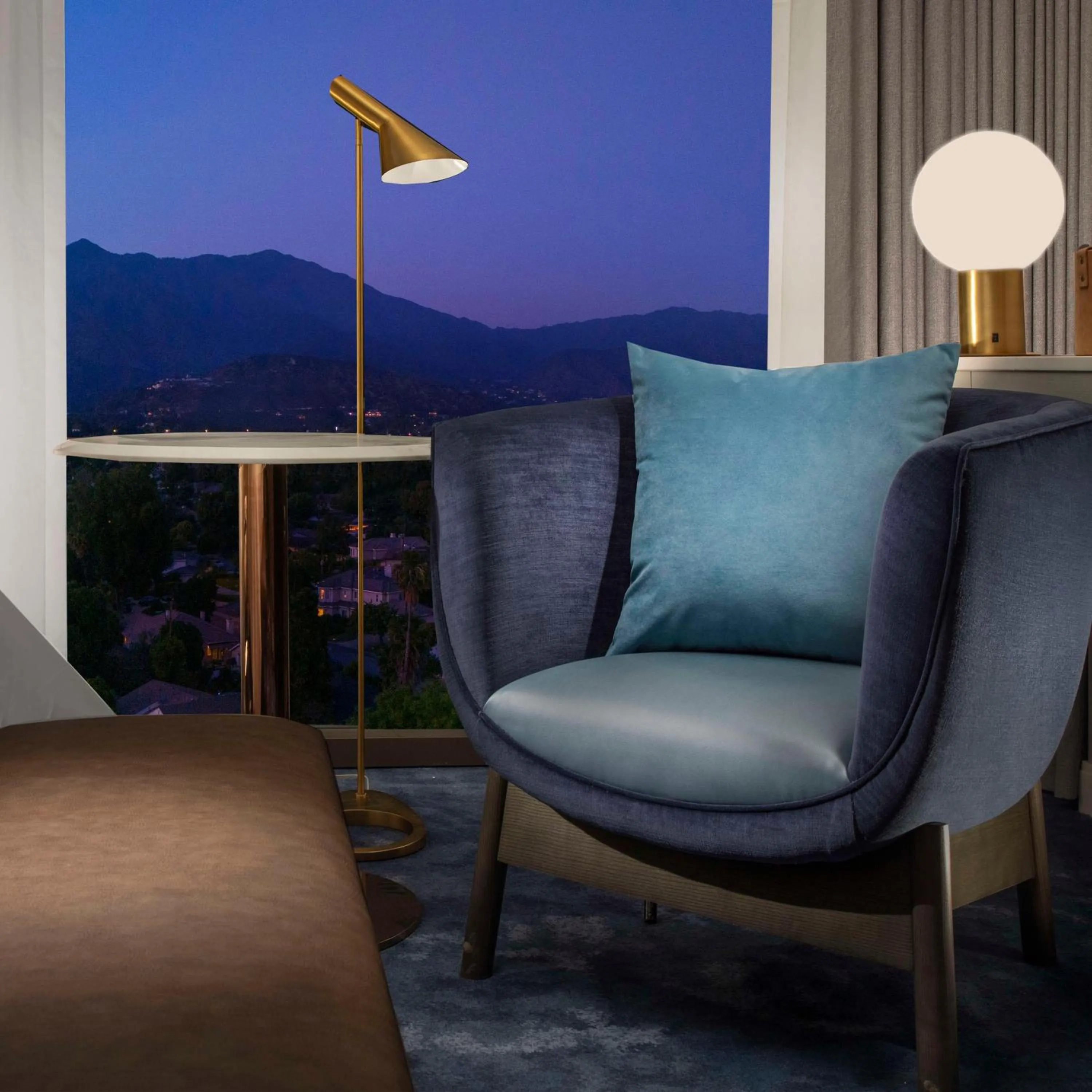 Living room in Hilton Arcadia Los Angeles