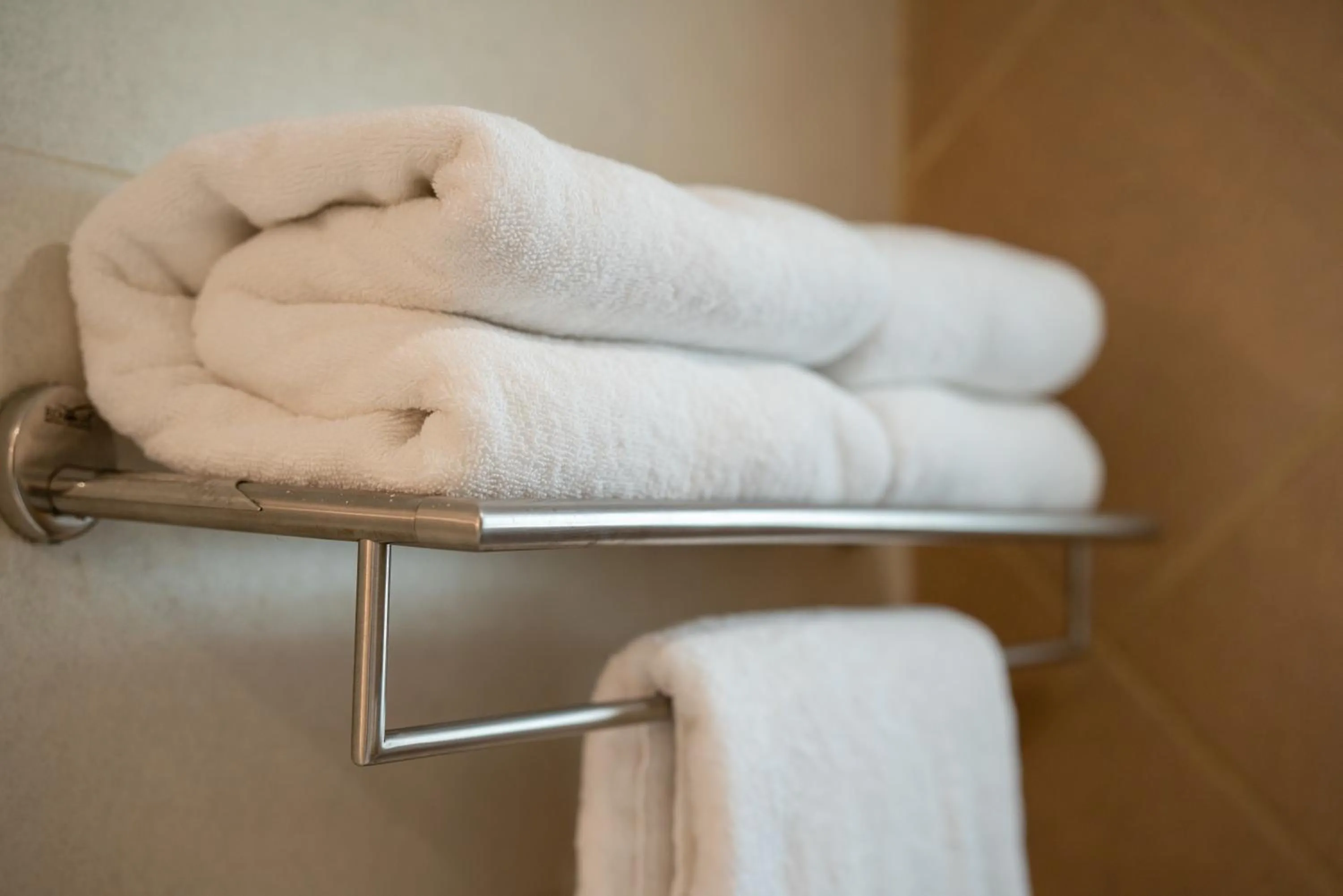 towels in Royal Plaza Glitz Inn