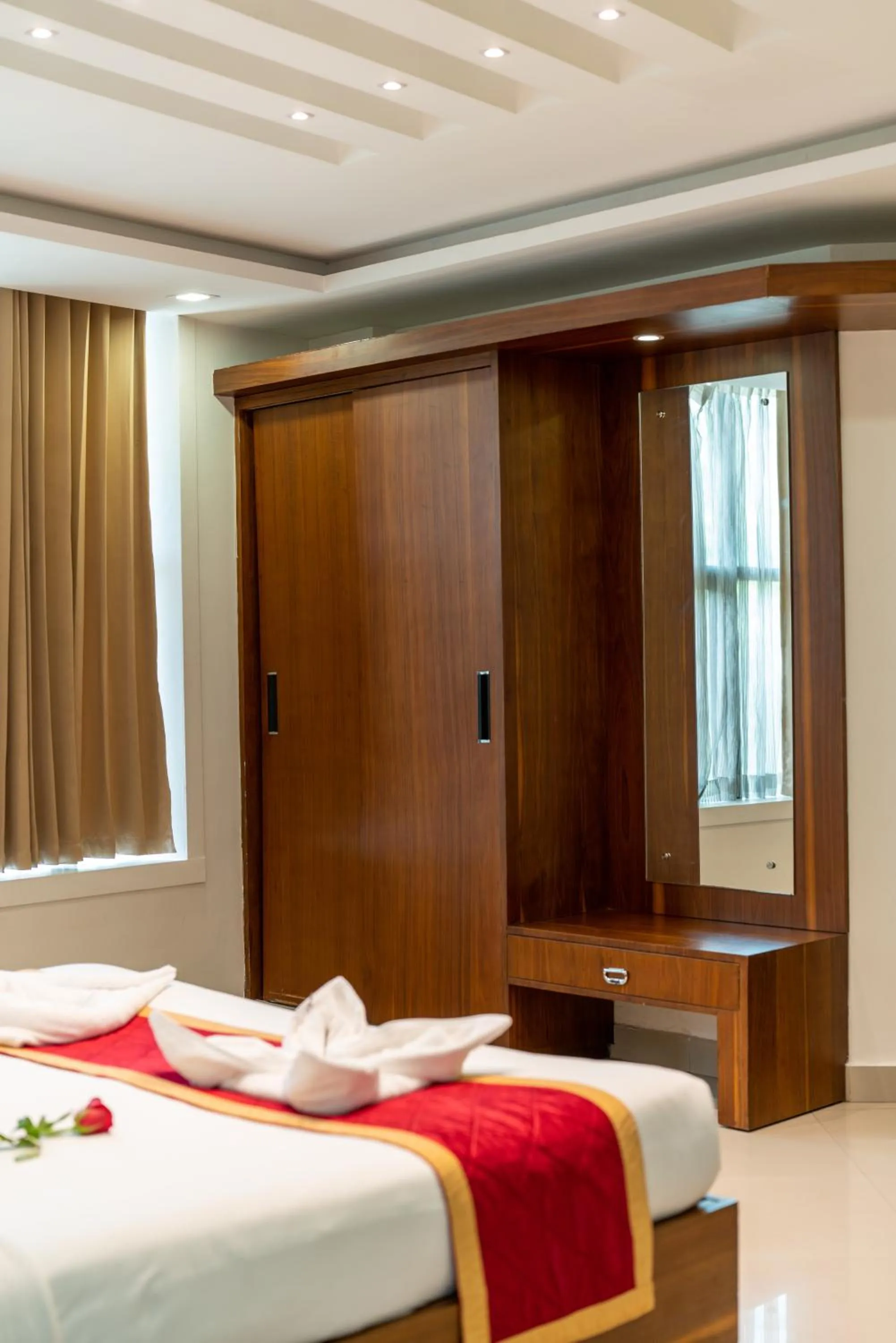 Bedroom, Bed in Royal Plaza Glitz Inn