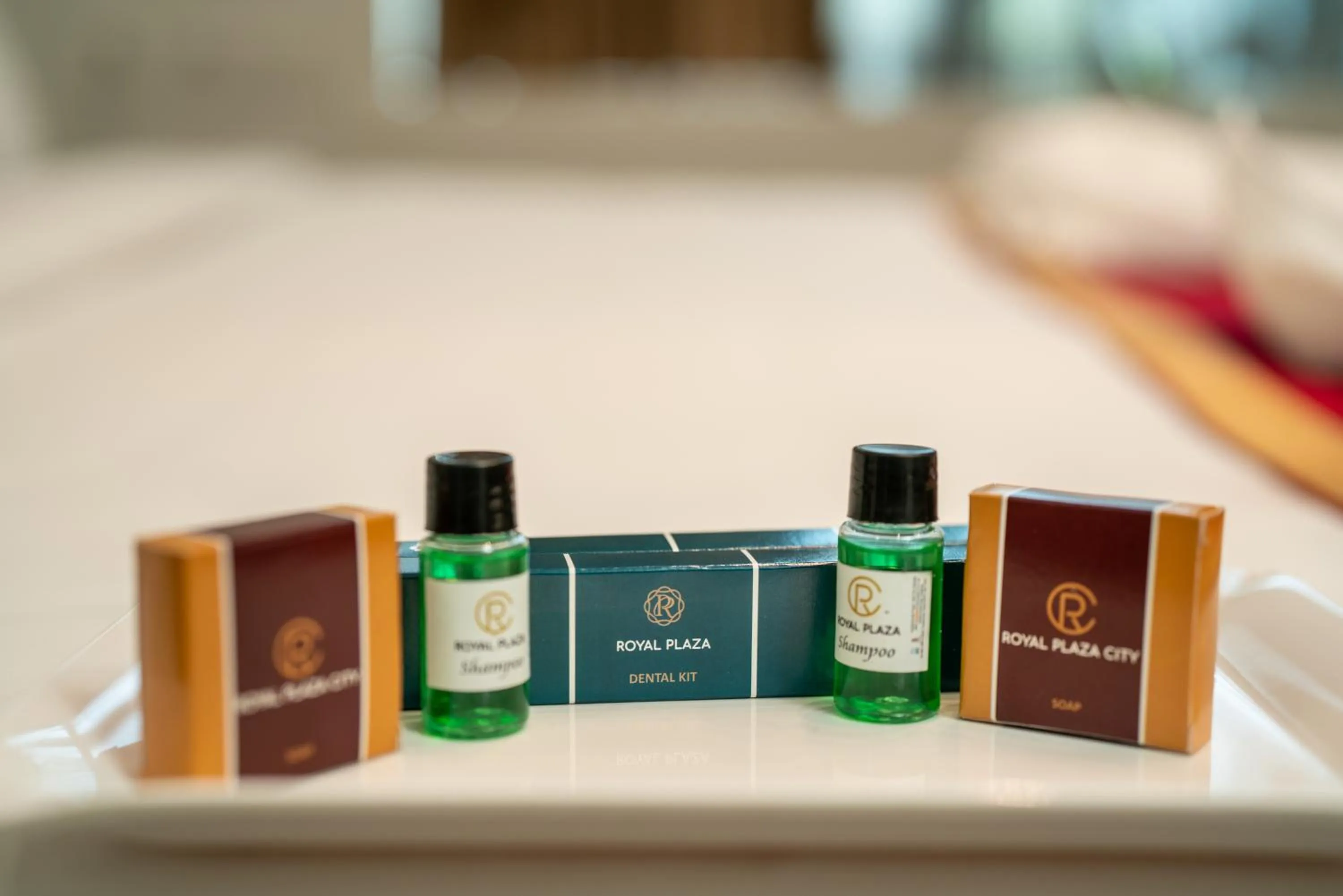 Bathroom, Bed in Royal Plaza Glitz Inn