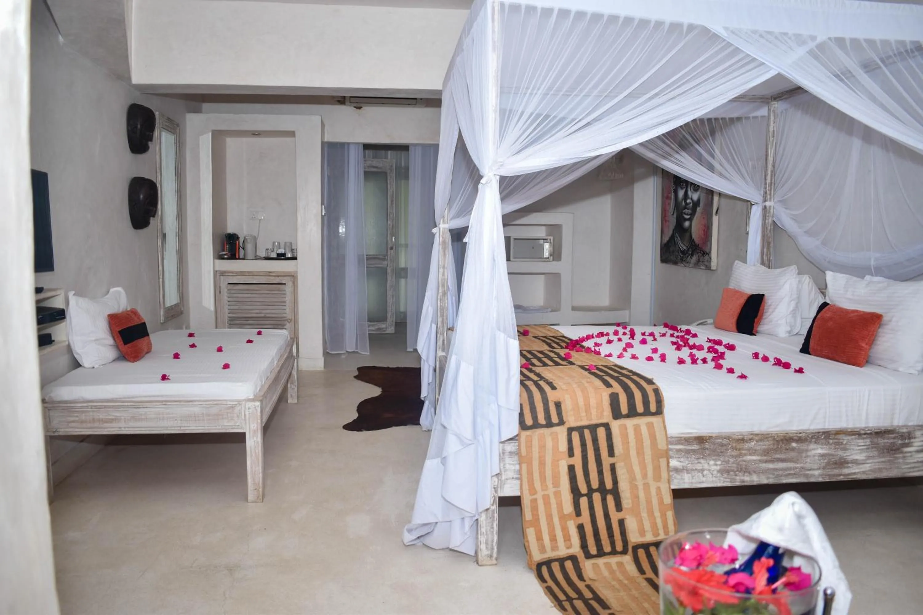 Bedroom, Bed in The Villa Luxury Suites Hotel