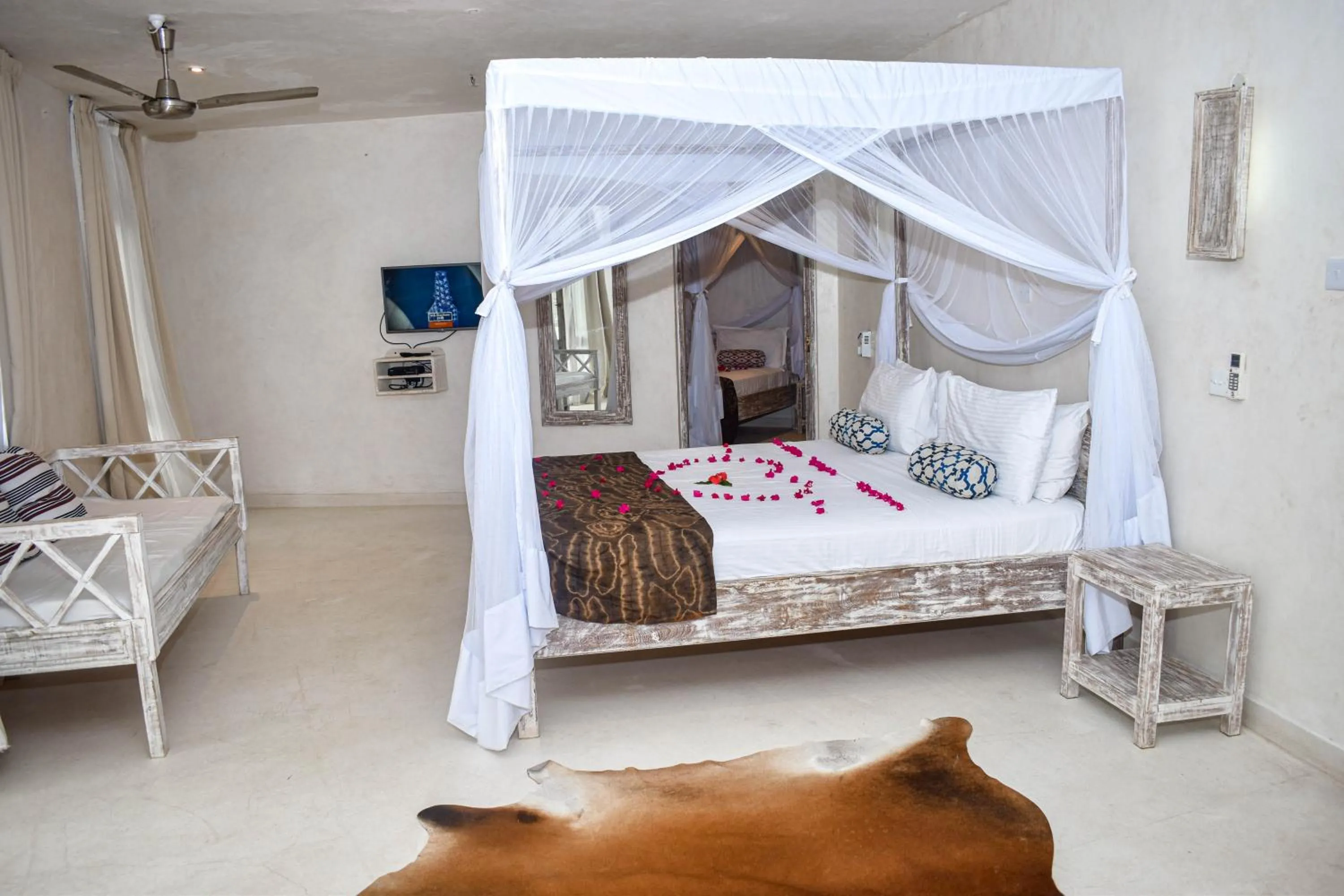 Bedroom, Bed in The Villa Luxury Suites Hotel