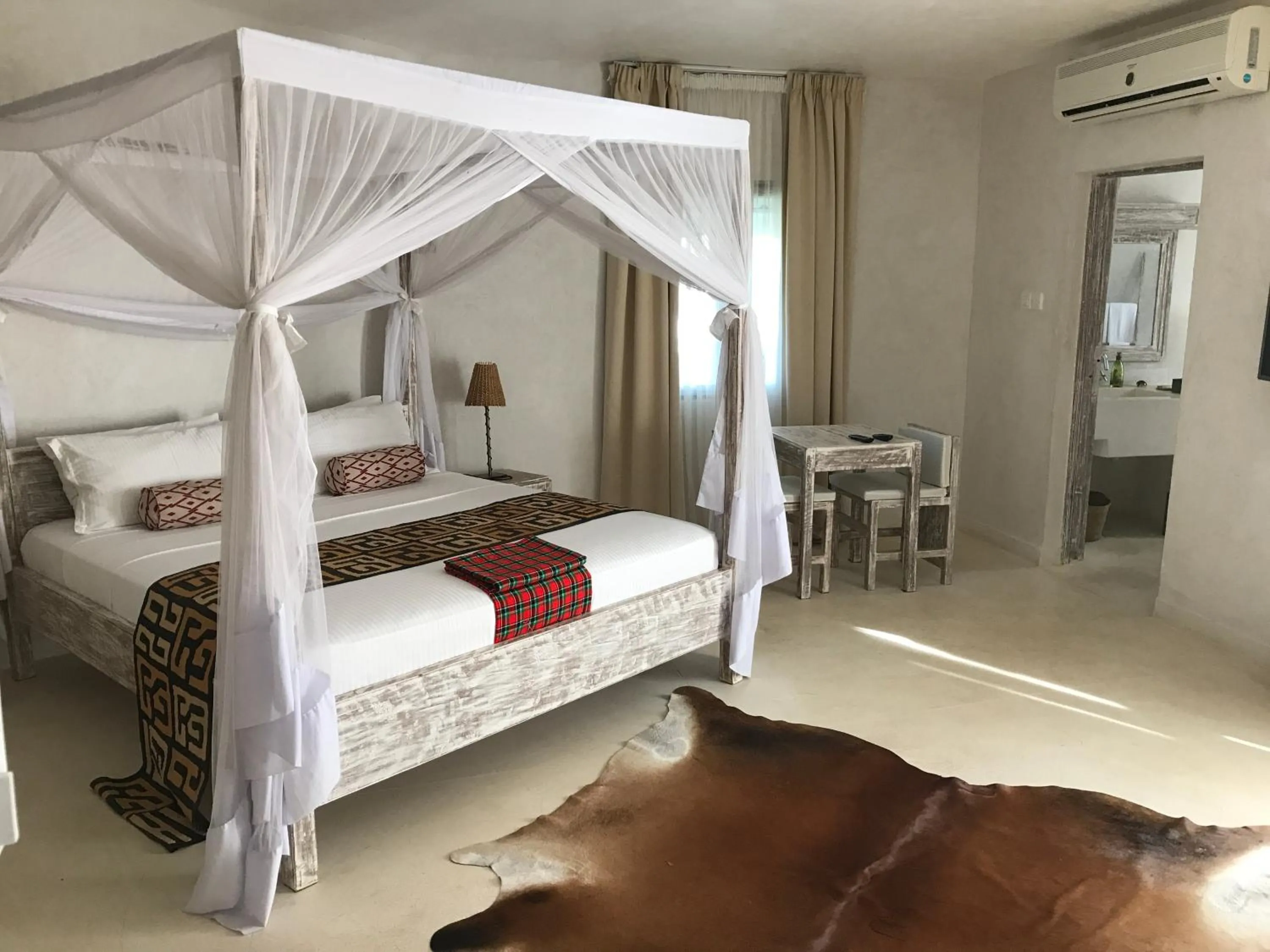 Bedroom, Bed in The Villa Luxury Suites Hotel