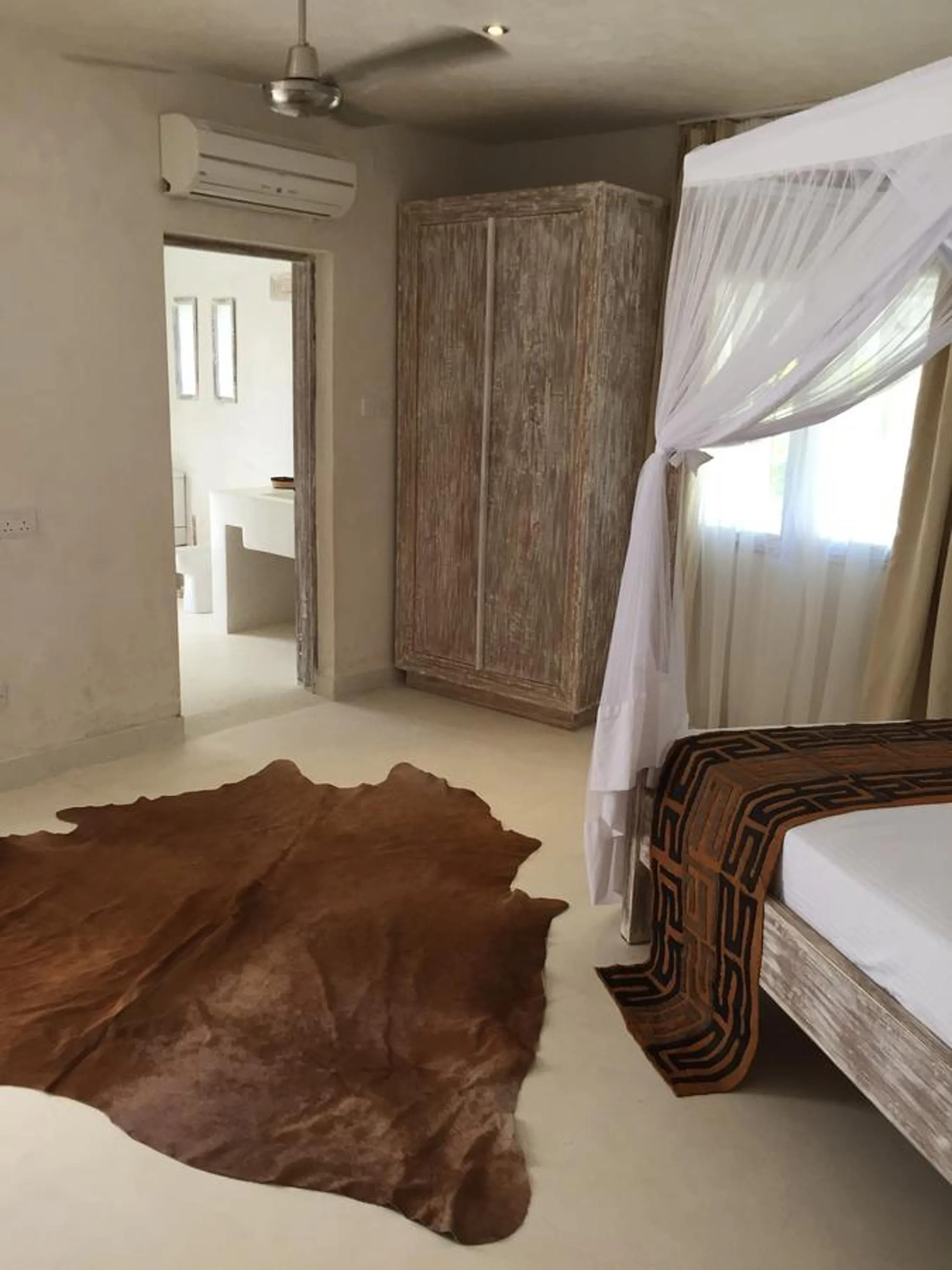 Photo of the whole room, Bed in The Villa Luxury Suites Hotel