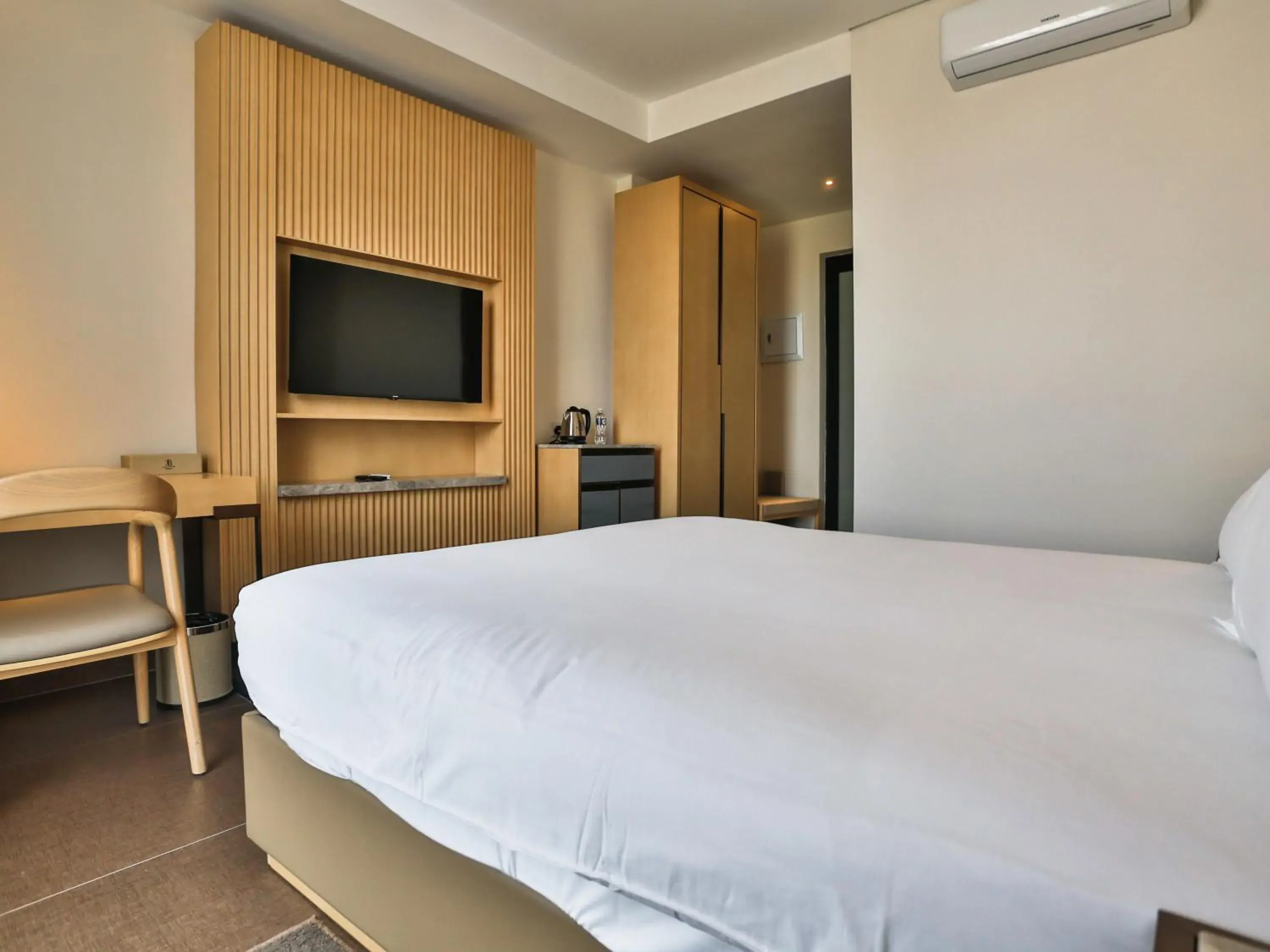 Standard Queen Room in 38 on Boulders Hotel Standard Queen Room in 38 on Boulders Hotel