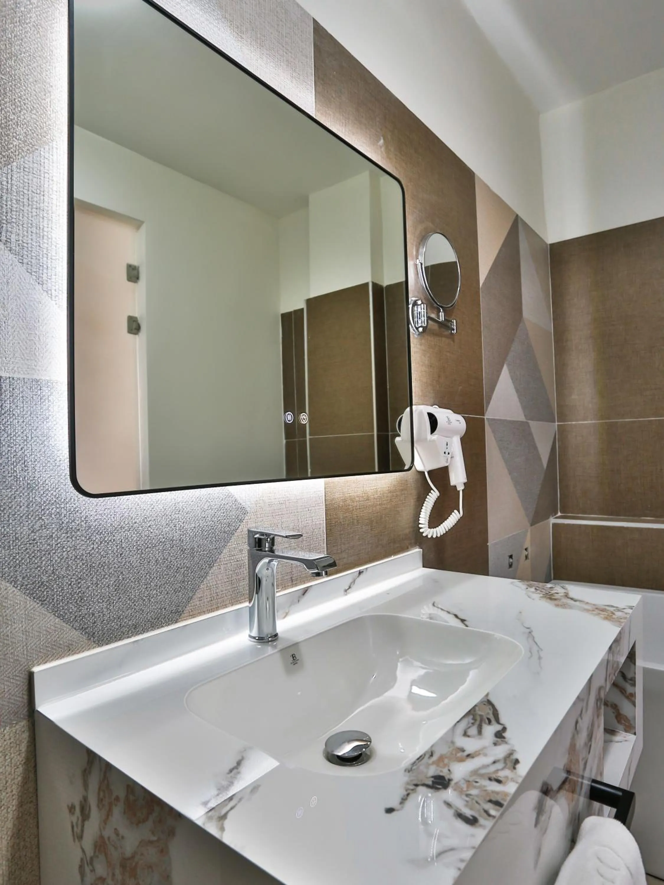 38 on Boulders Hotel