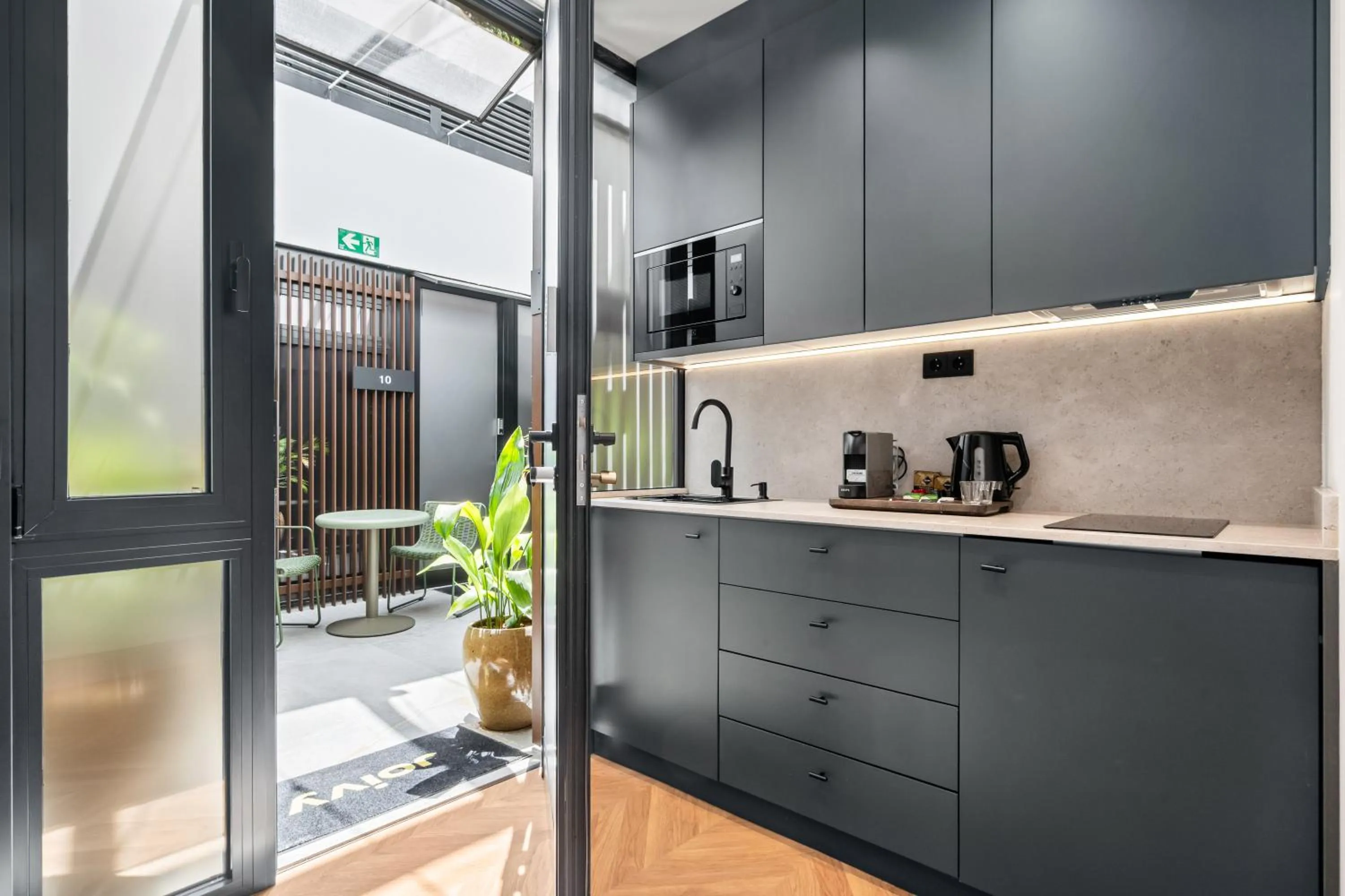 Patio in Pacifico Suites near Retiro