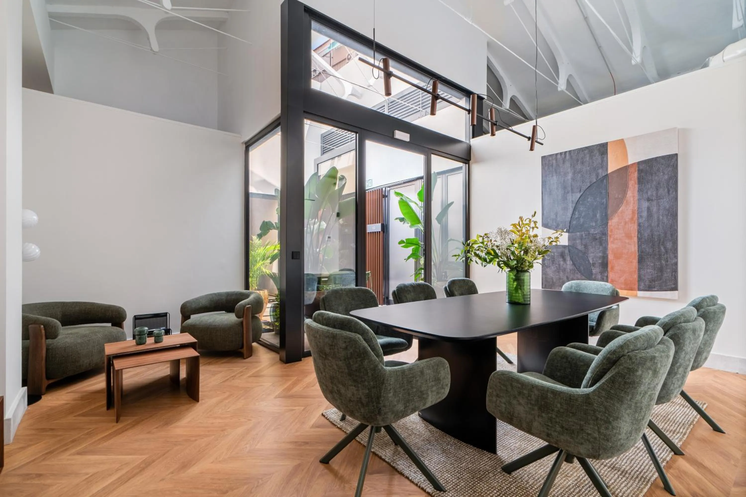 Business facilities in Pacifico Suites near Retiro