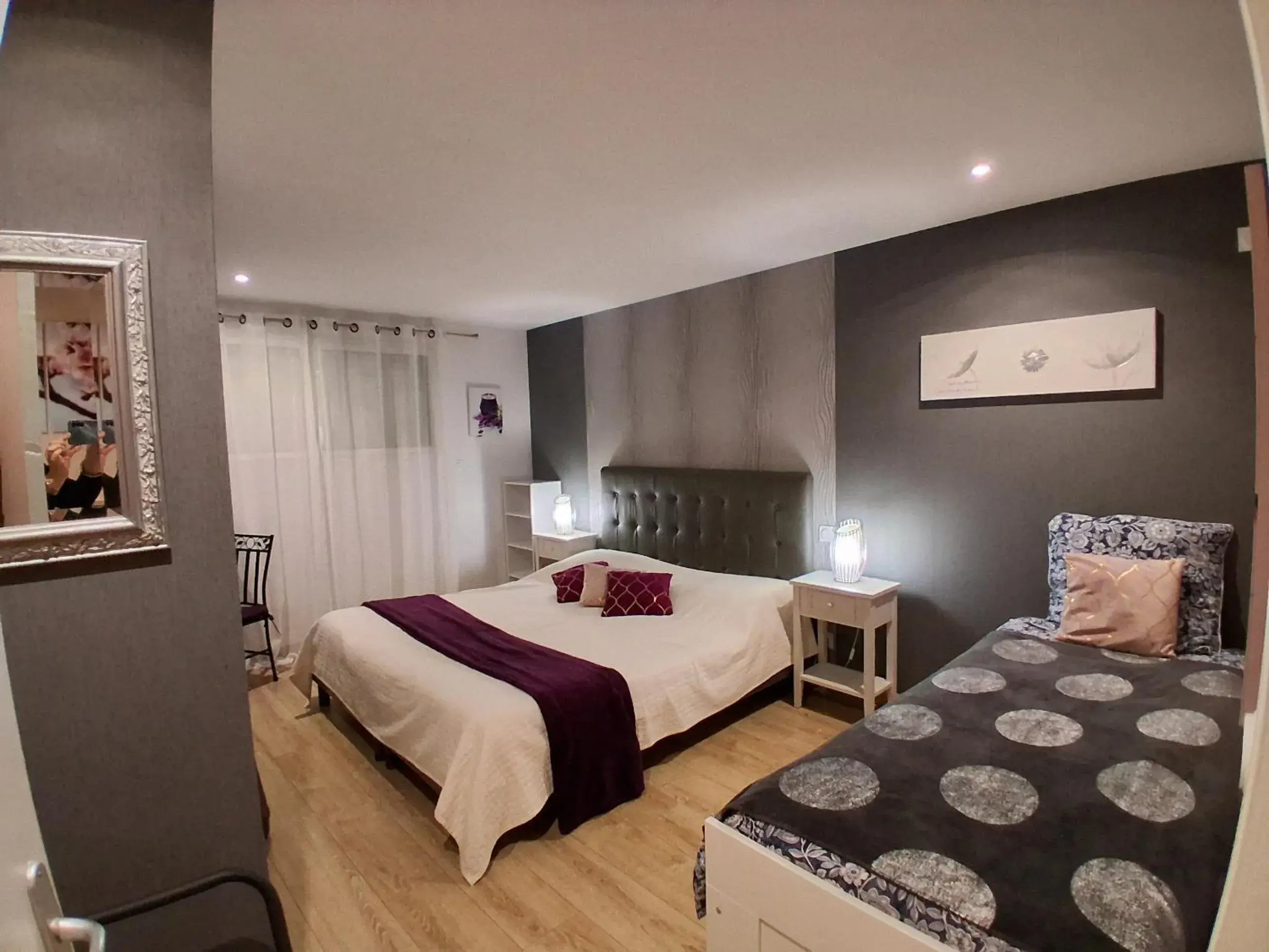 Double or Twin Room with Shower in Chambre d'hôtes Les Bruyères Double or Twin Room with Shower in Chambre d'hôtes Les Bruyères