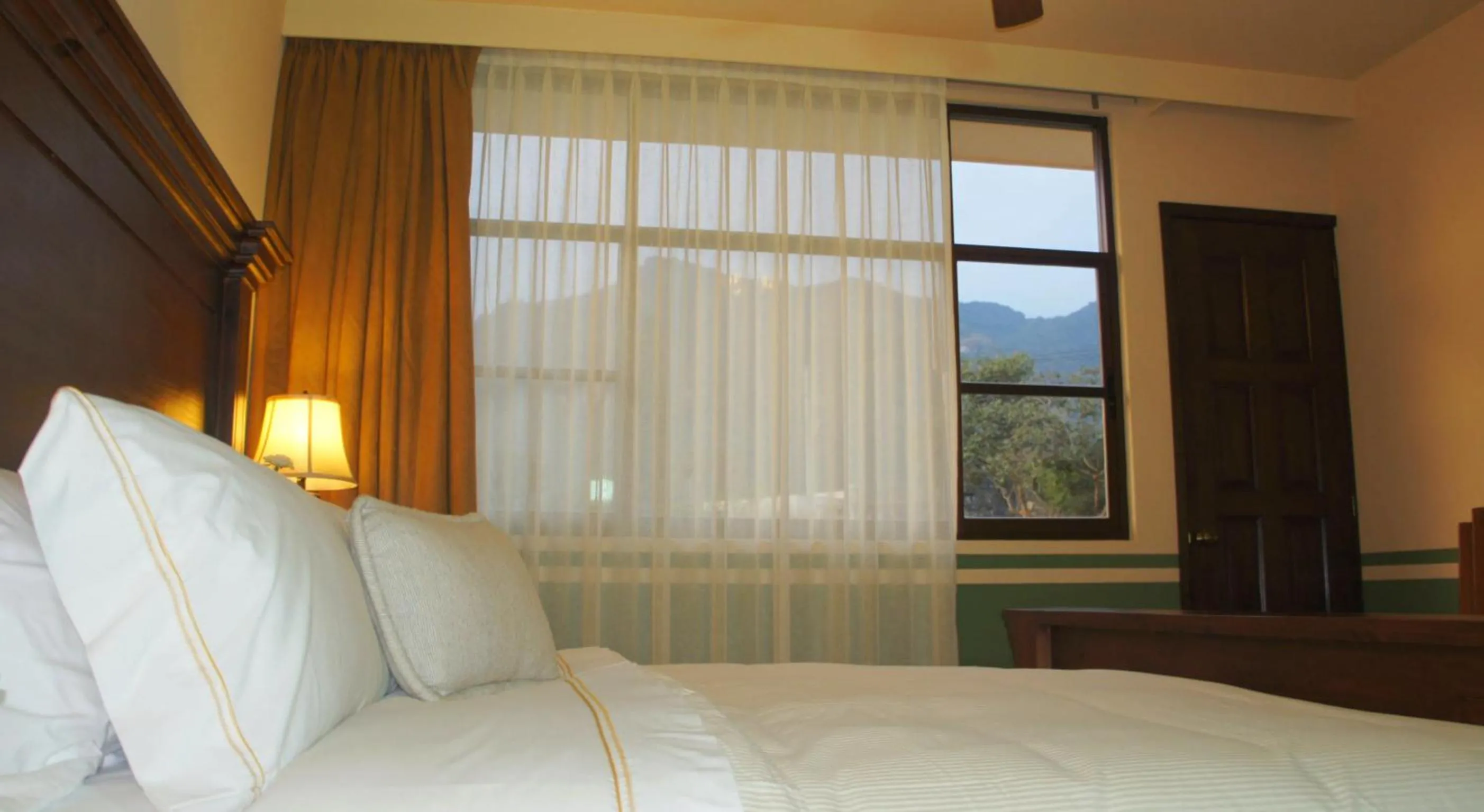 Photo of the whole room, Bed in Quinta GYO
