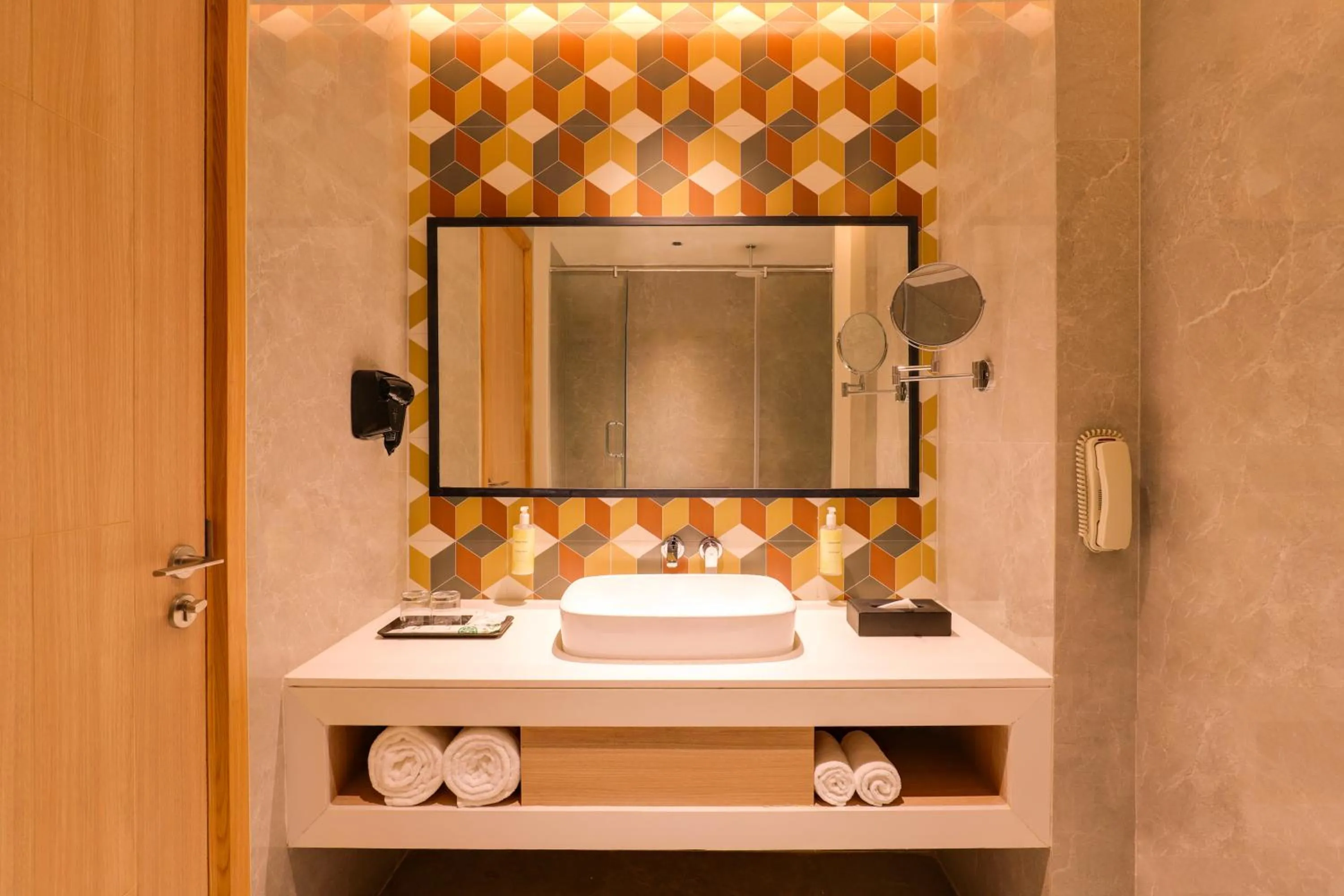 Bathroom in Lemon Tree Hotel, Chandausi