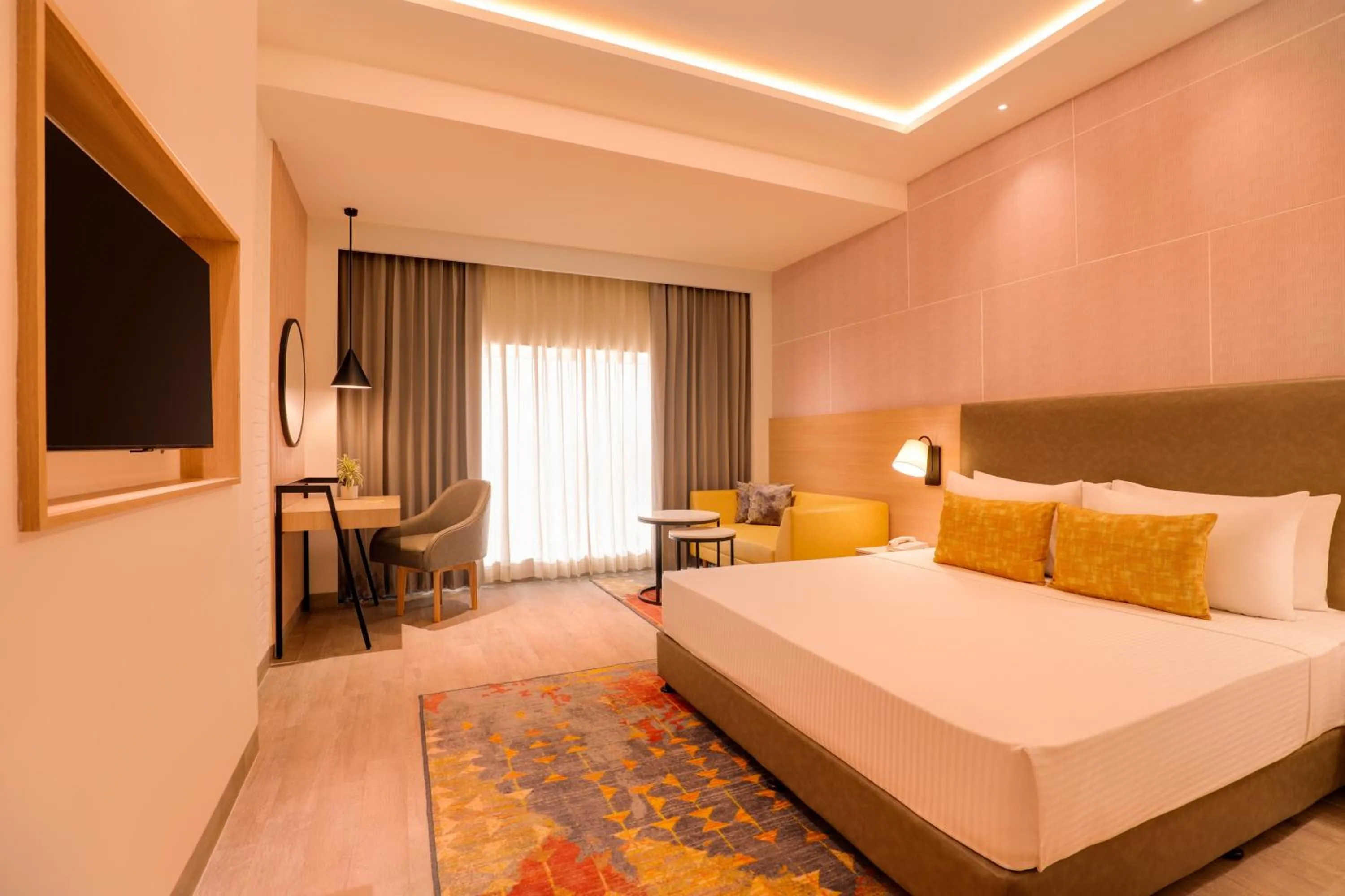 Bedroom, Bed in Lemon Tree Hotel, Chandausi