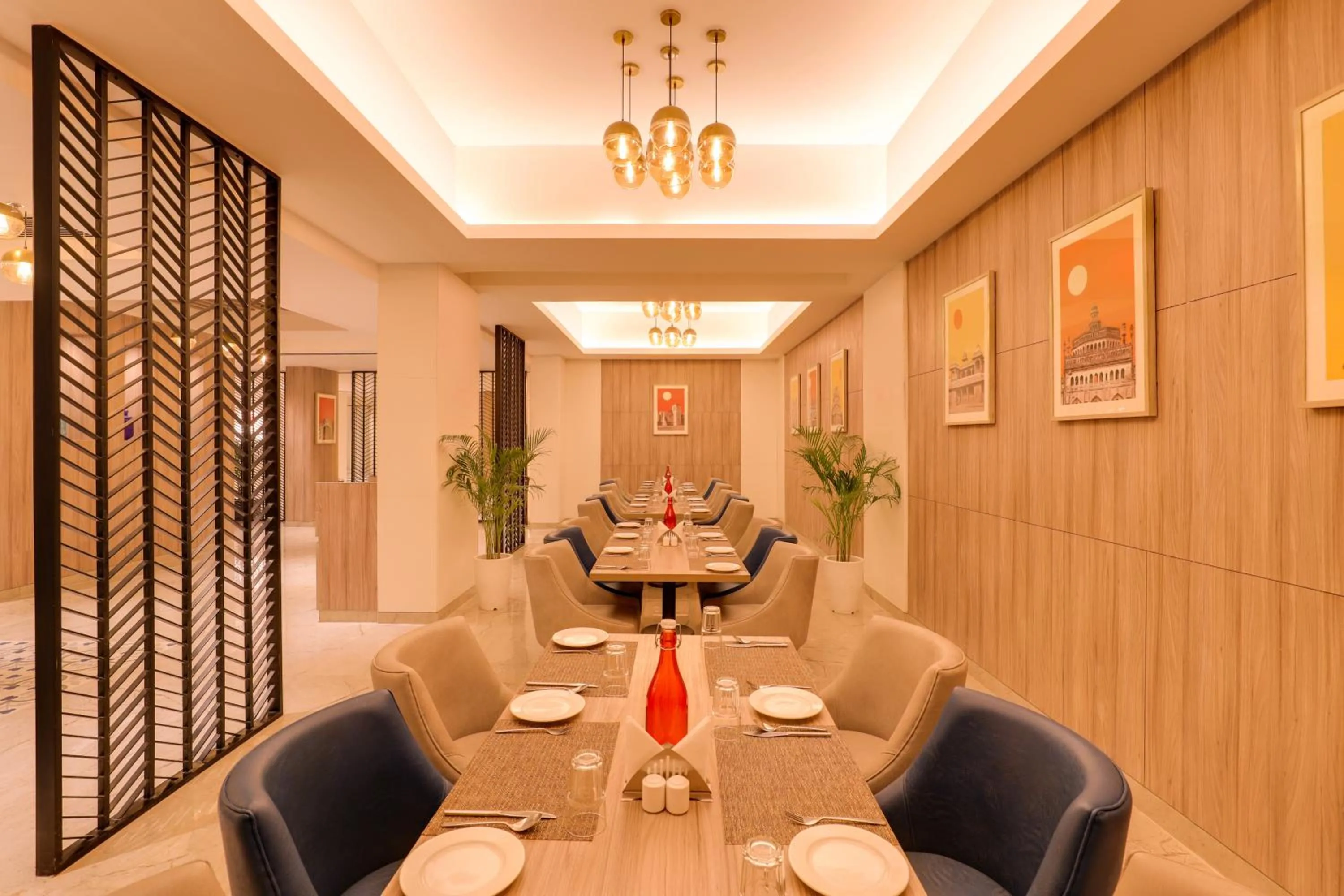 Restaurant/places to eat in Lemon Tree Hotel, Chandausi