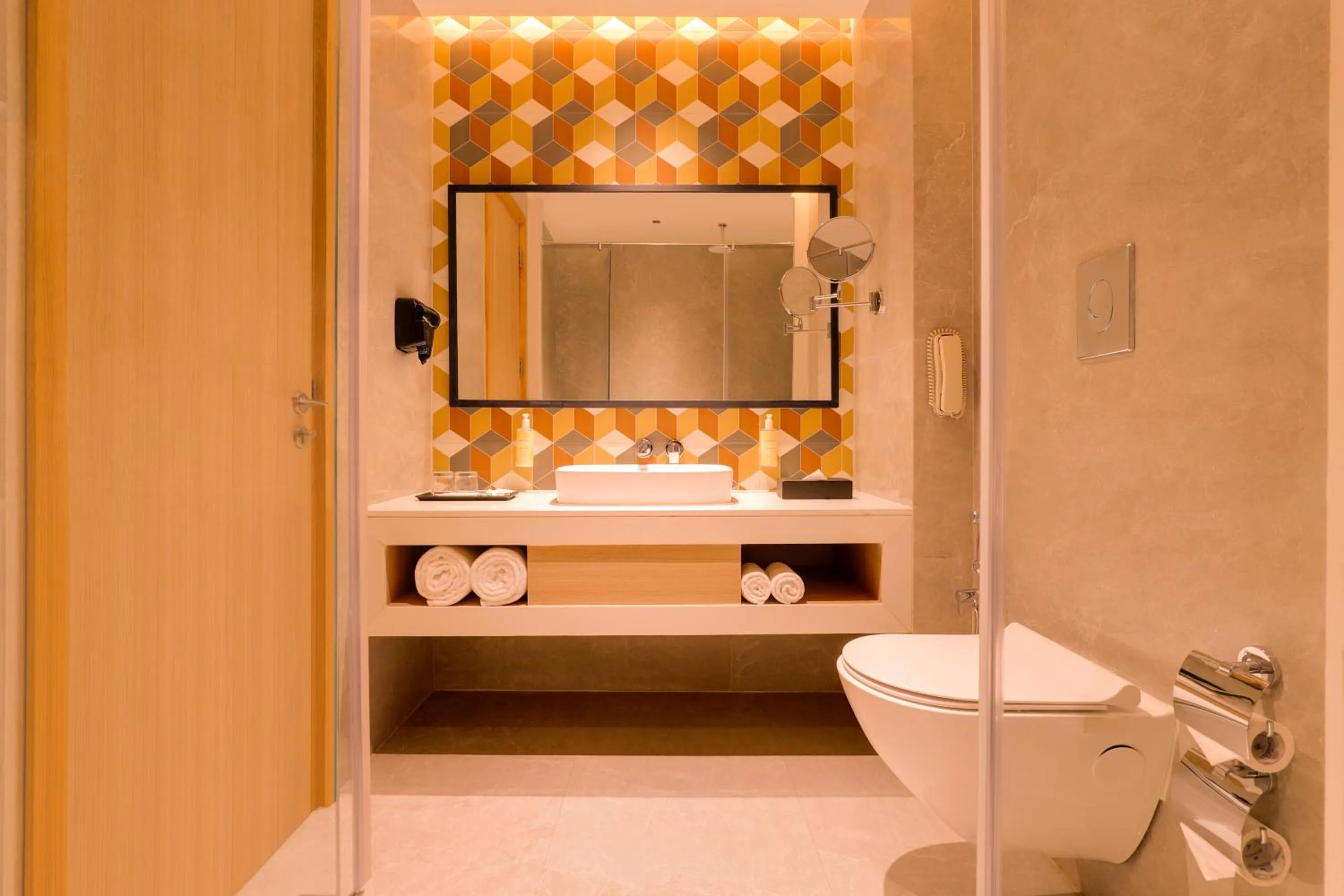 Bathroom in Lemon Tree Hotel, Chandausi