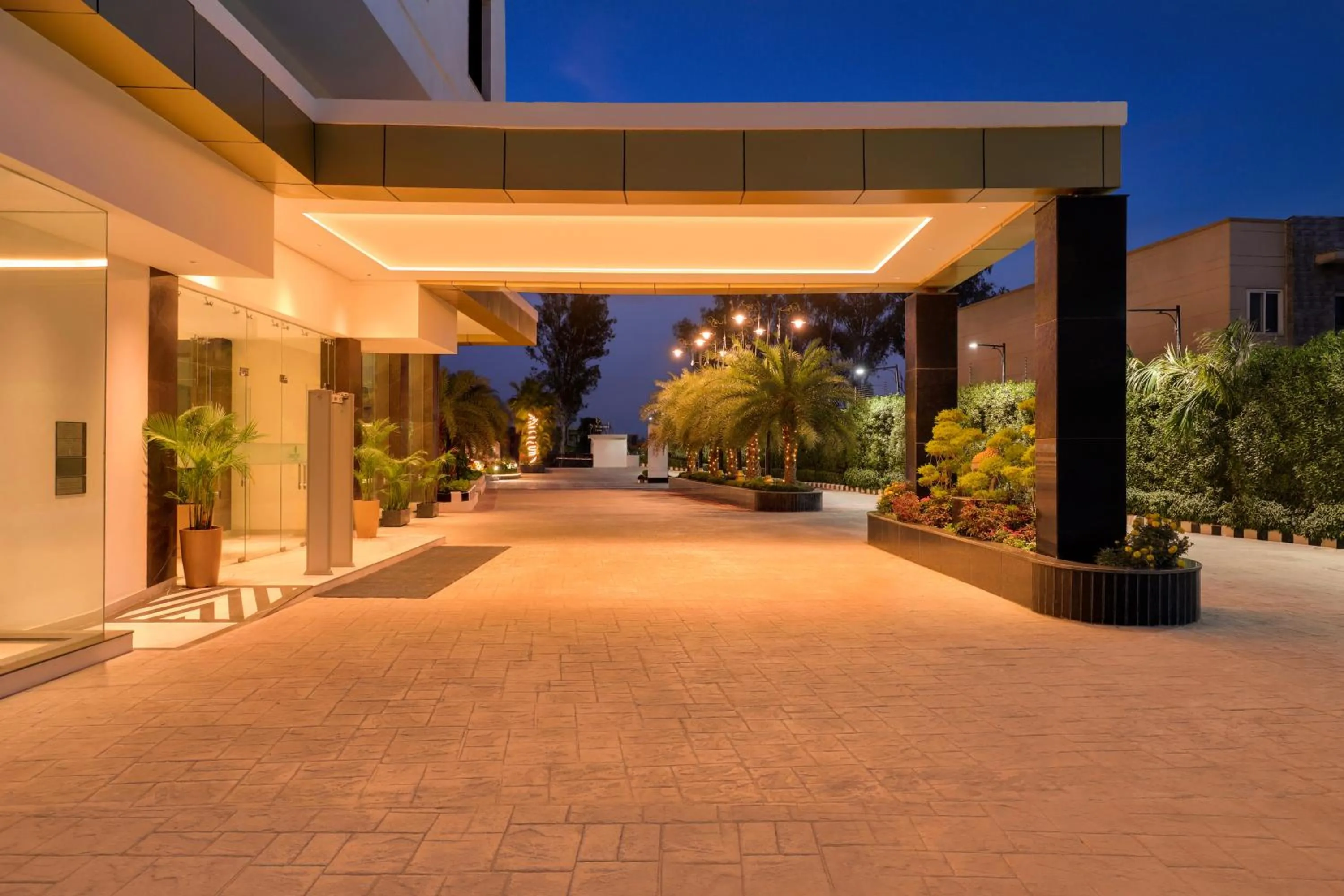 Facade/entrance in Lemon Tree Hotel, Chandausi