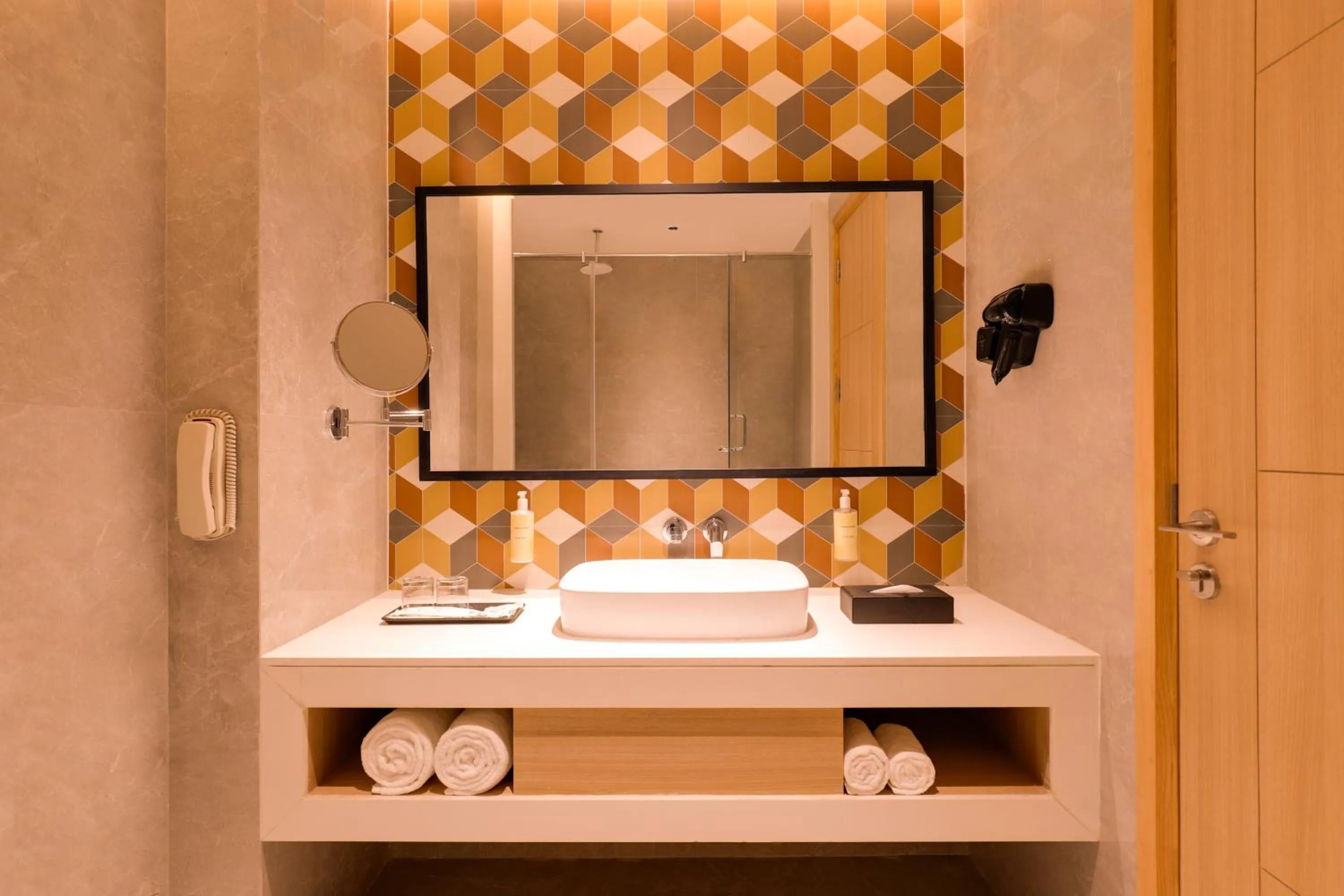 Bathroom in Lemon Tree Hotel, Chandausi