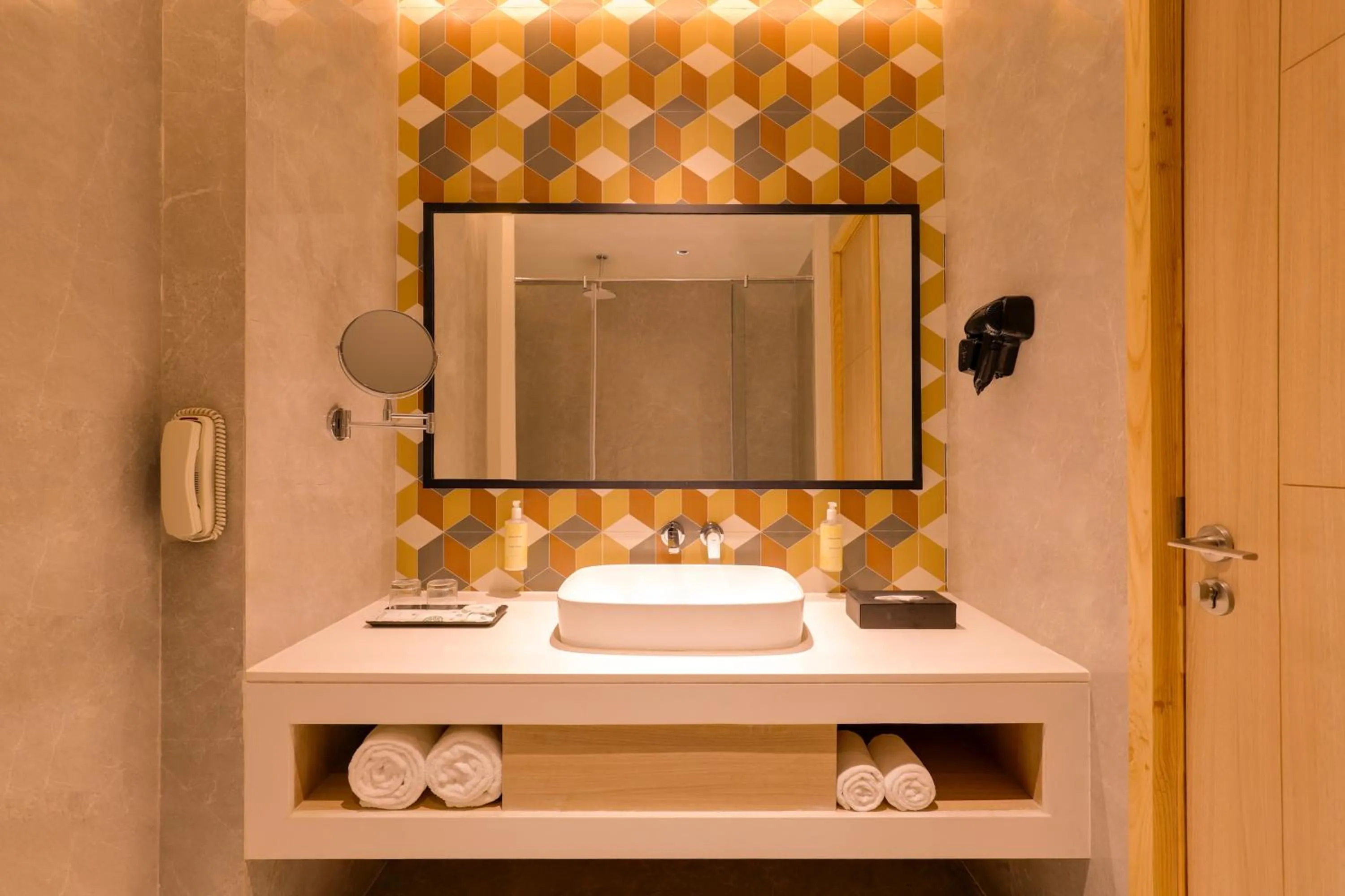 Bathroom in Lemon Tree Hotel, Chandausi