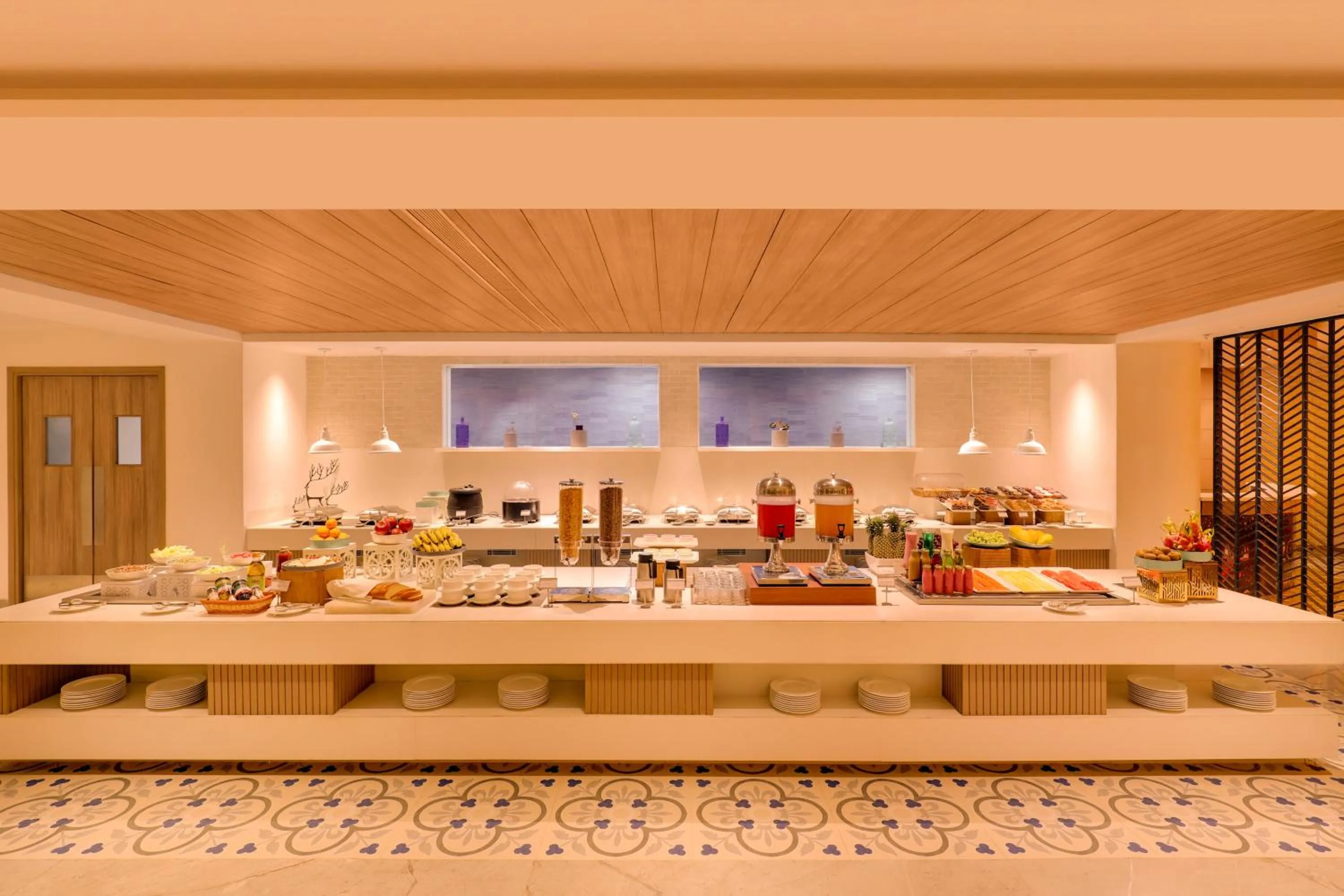Restaurant/places to eat in Lemon Tree Hotel, Chandausi