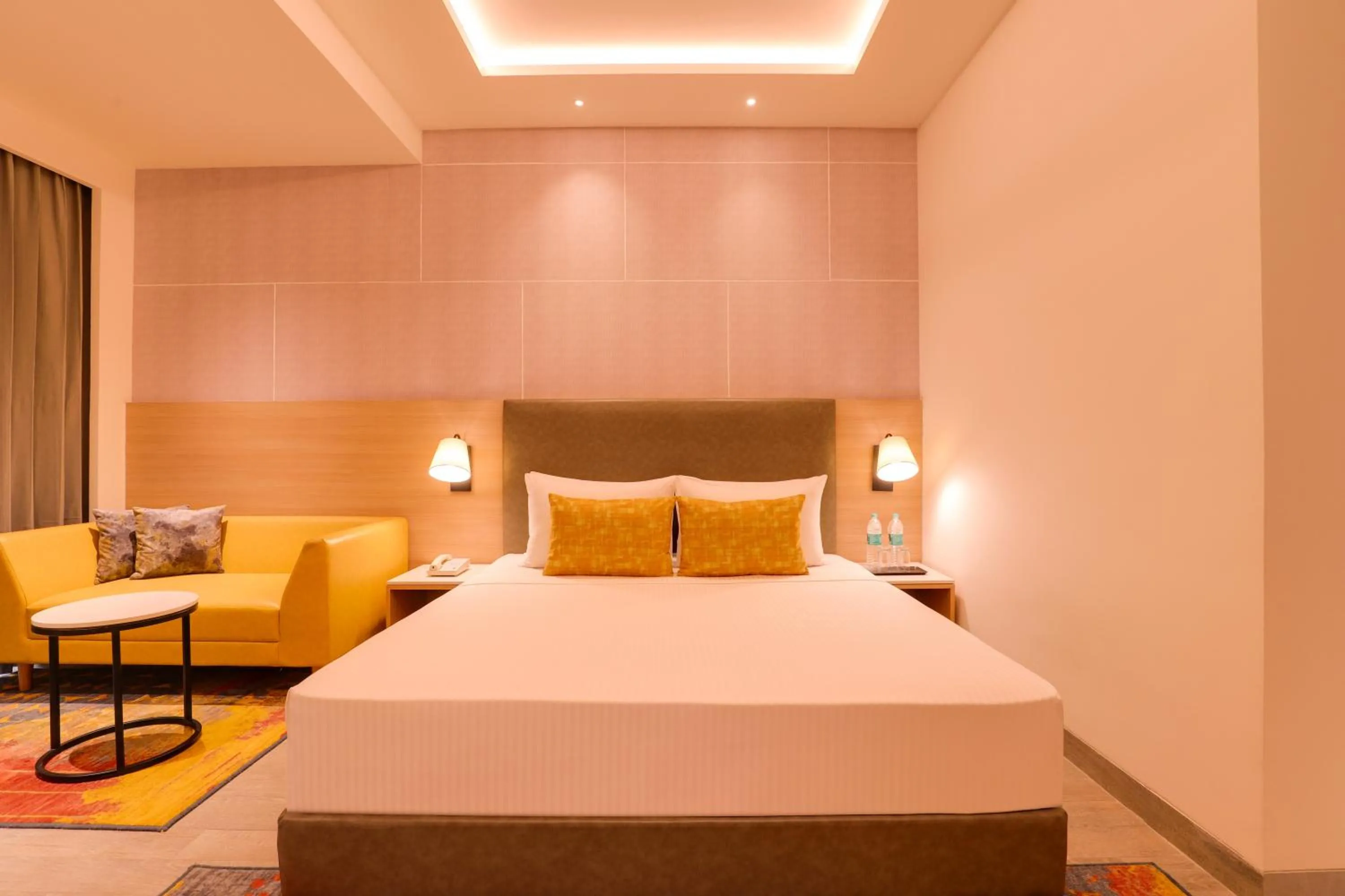 Bedroom, Bed in Lemon Tree Hotel, Chandausi