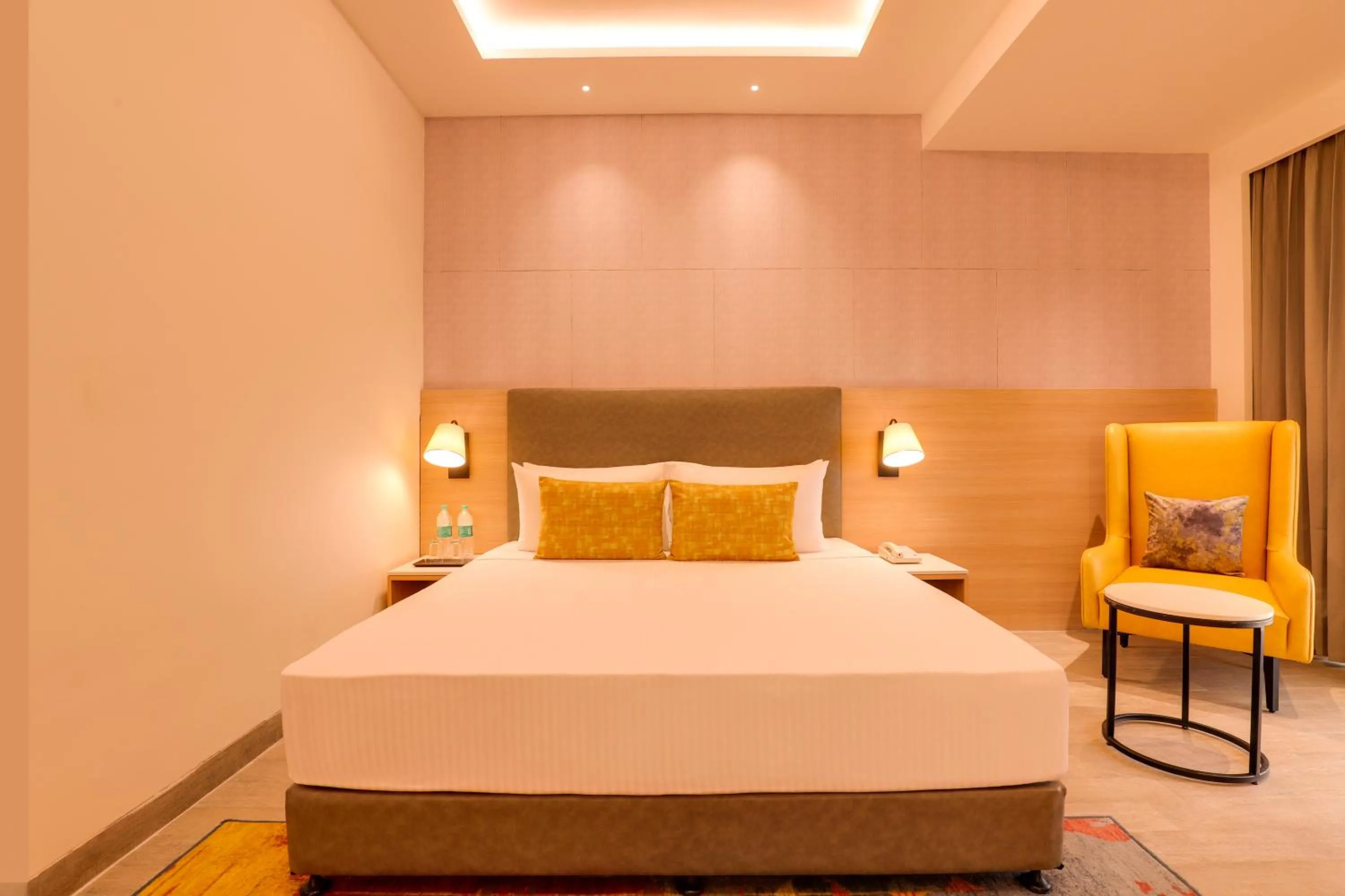 Bedroom, Bed in Lemon Tree Hotel, Chandausi