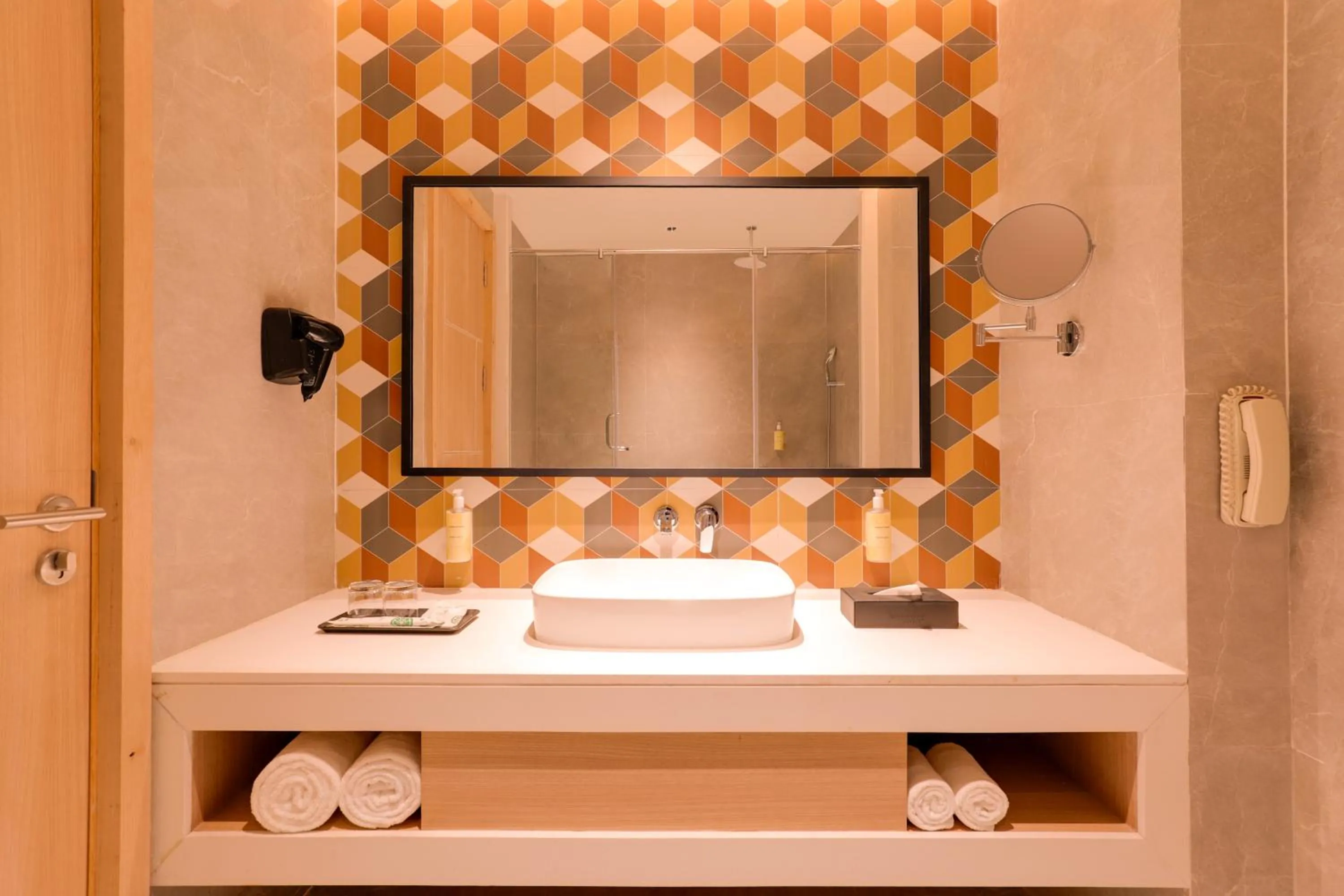 Bathroom in Lemon Tree Hotel, Chandausi