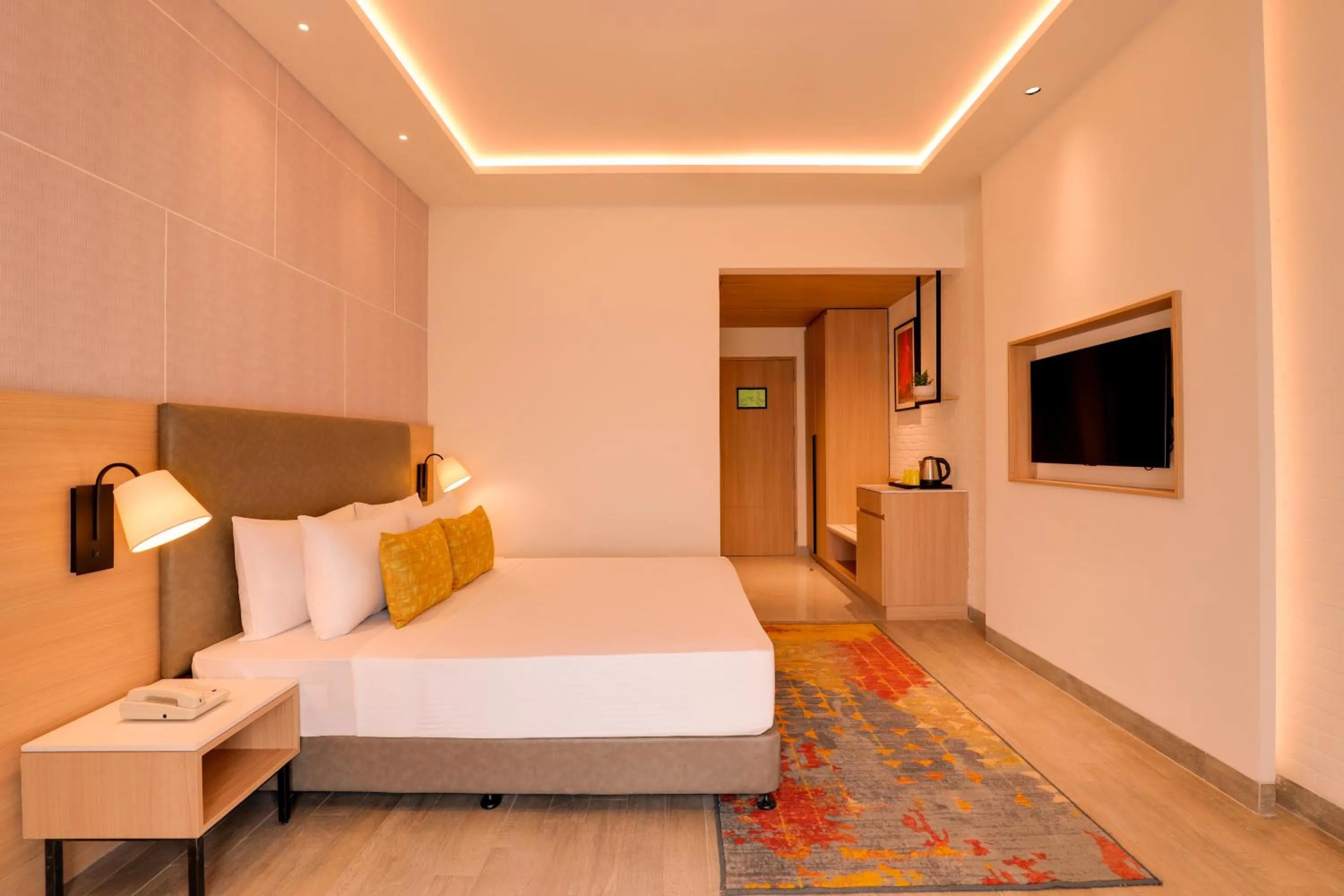 Bedroom, Bed in Lemon Tree Hotel, Chandausi